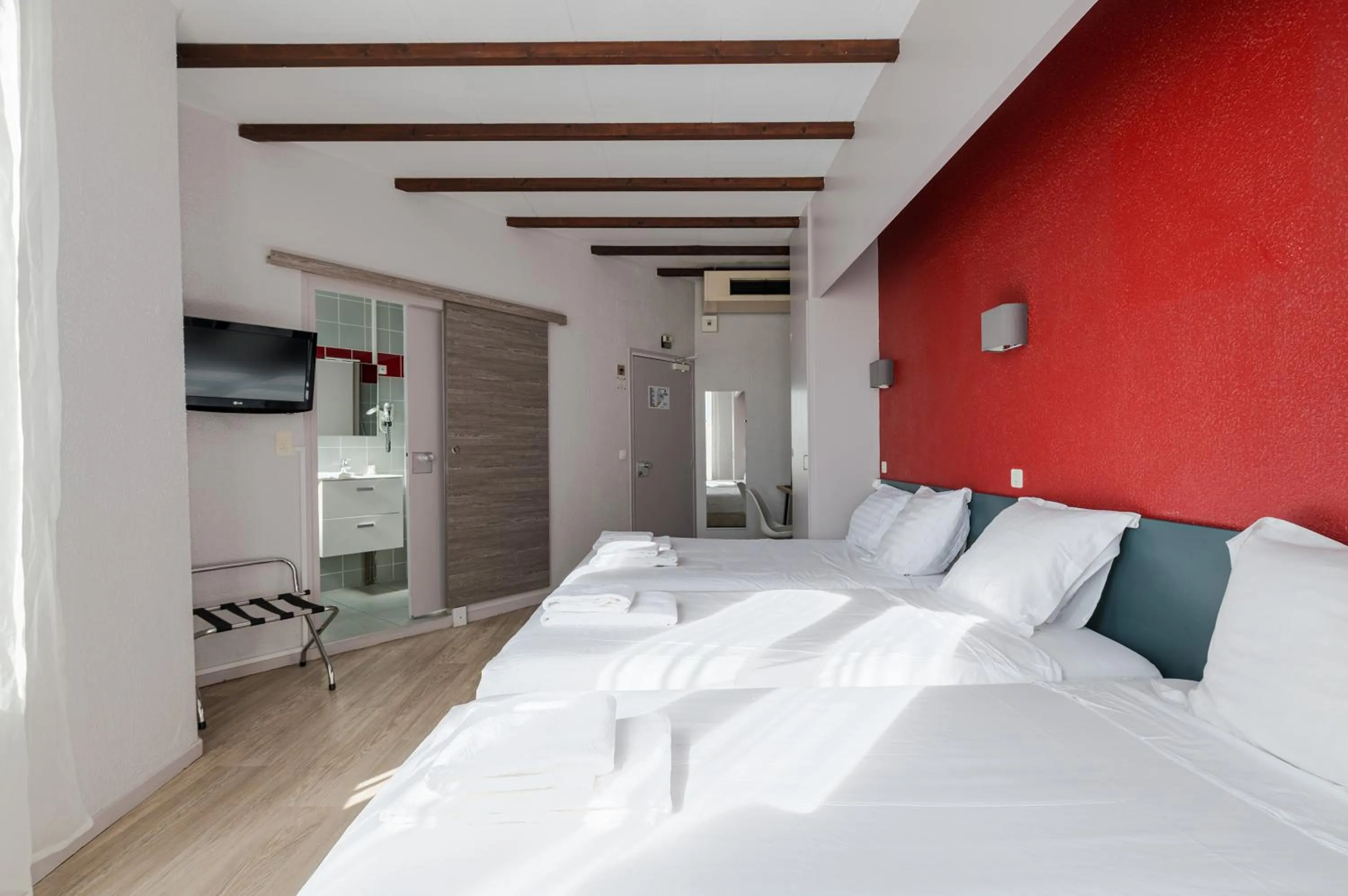 Photo of the whole room, Bed in Hôtel Aragon - Centre ville gare