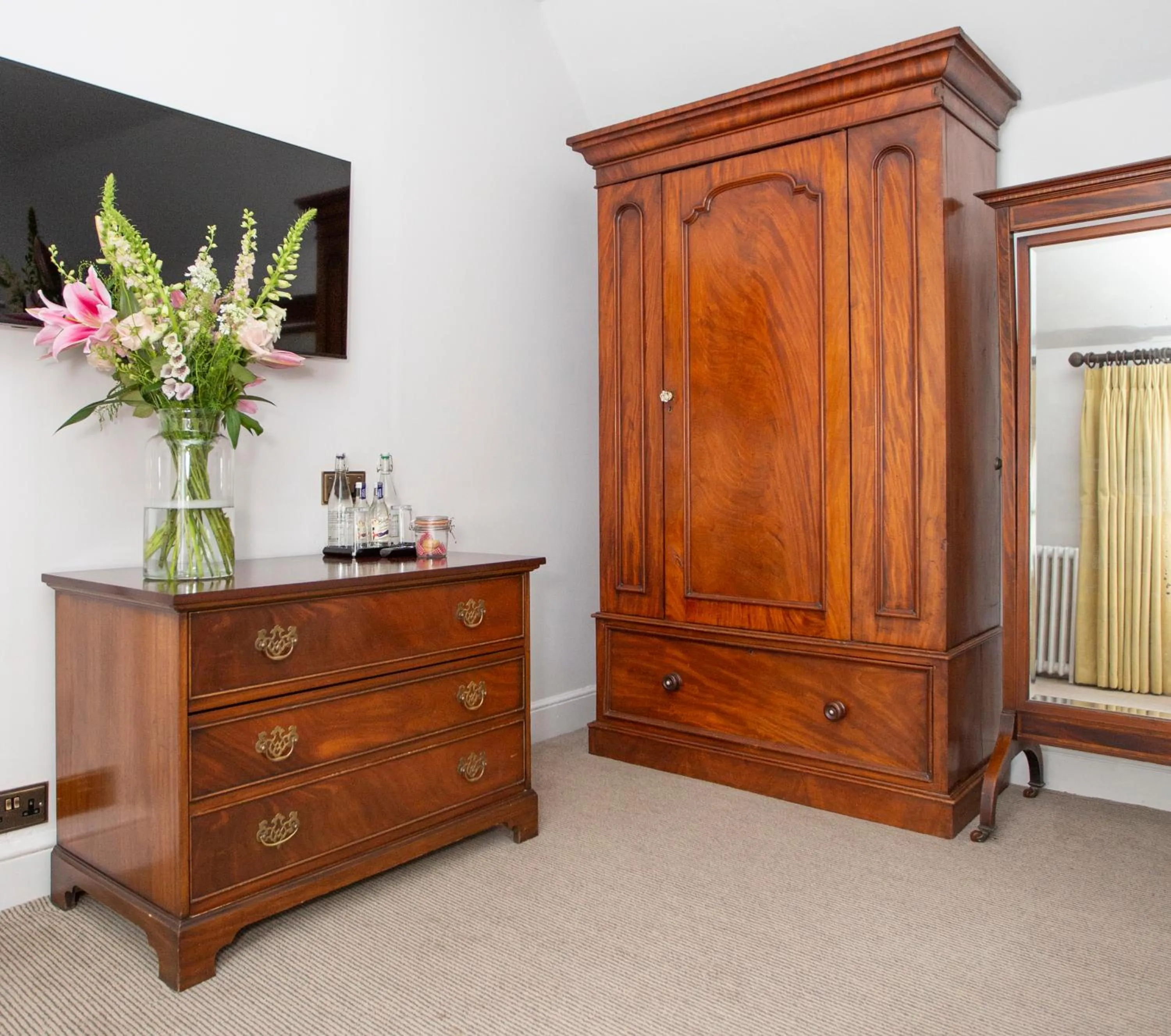 wardrobe in Lords Of The Manor