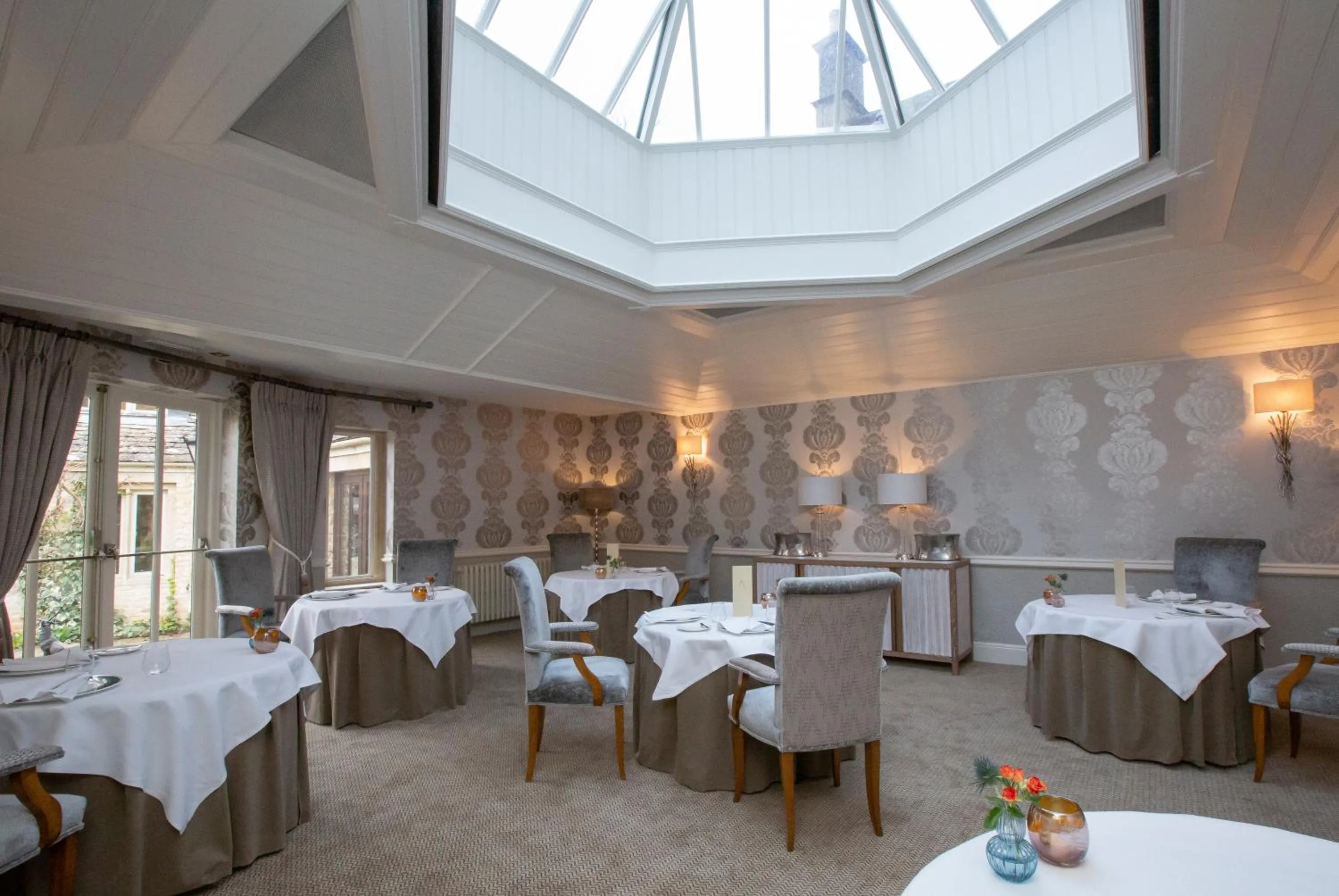 Restaurant/places to eat in Lords Of The Manor