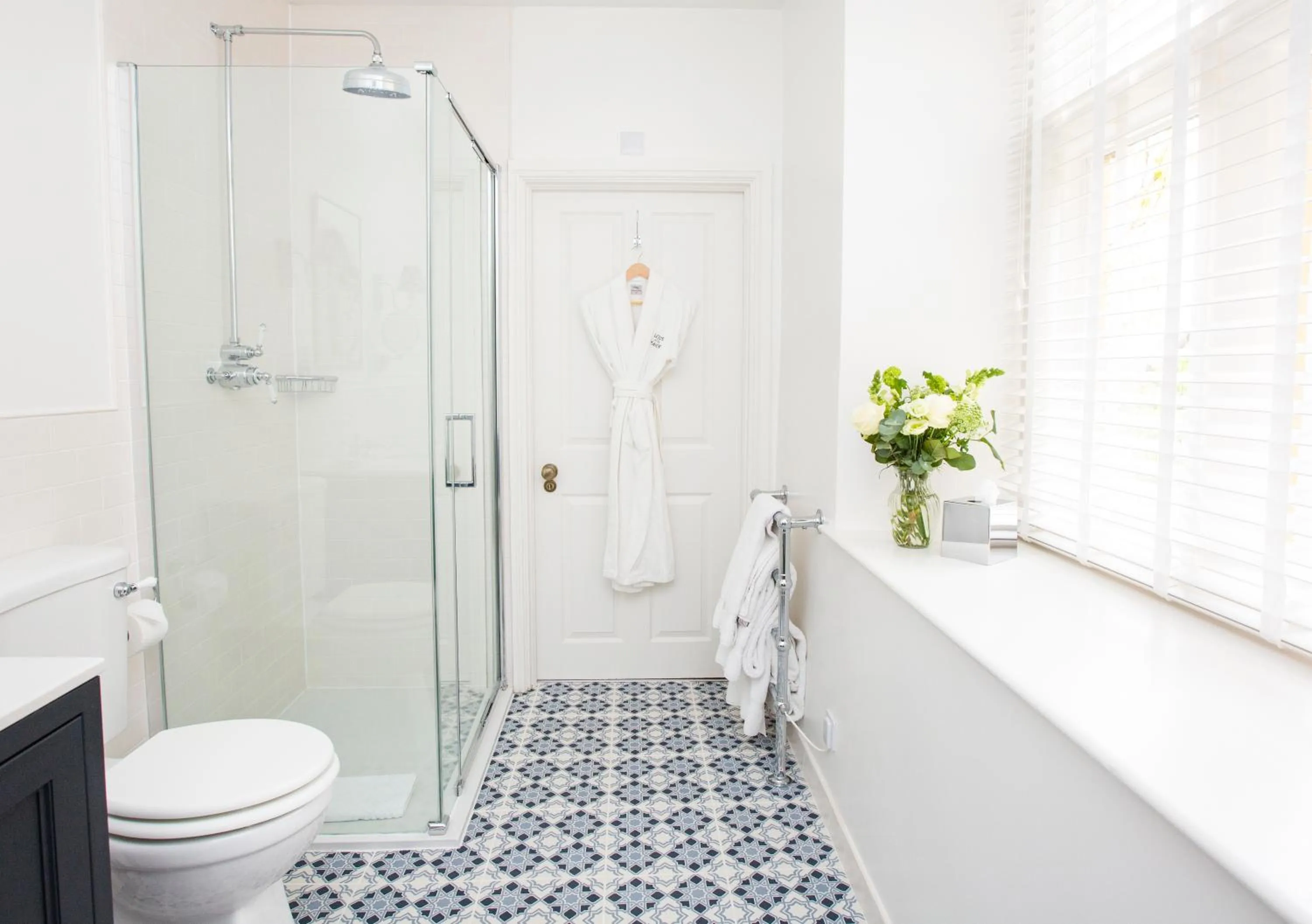 Shower in Lords Of The Manor