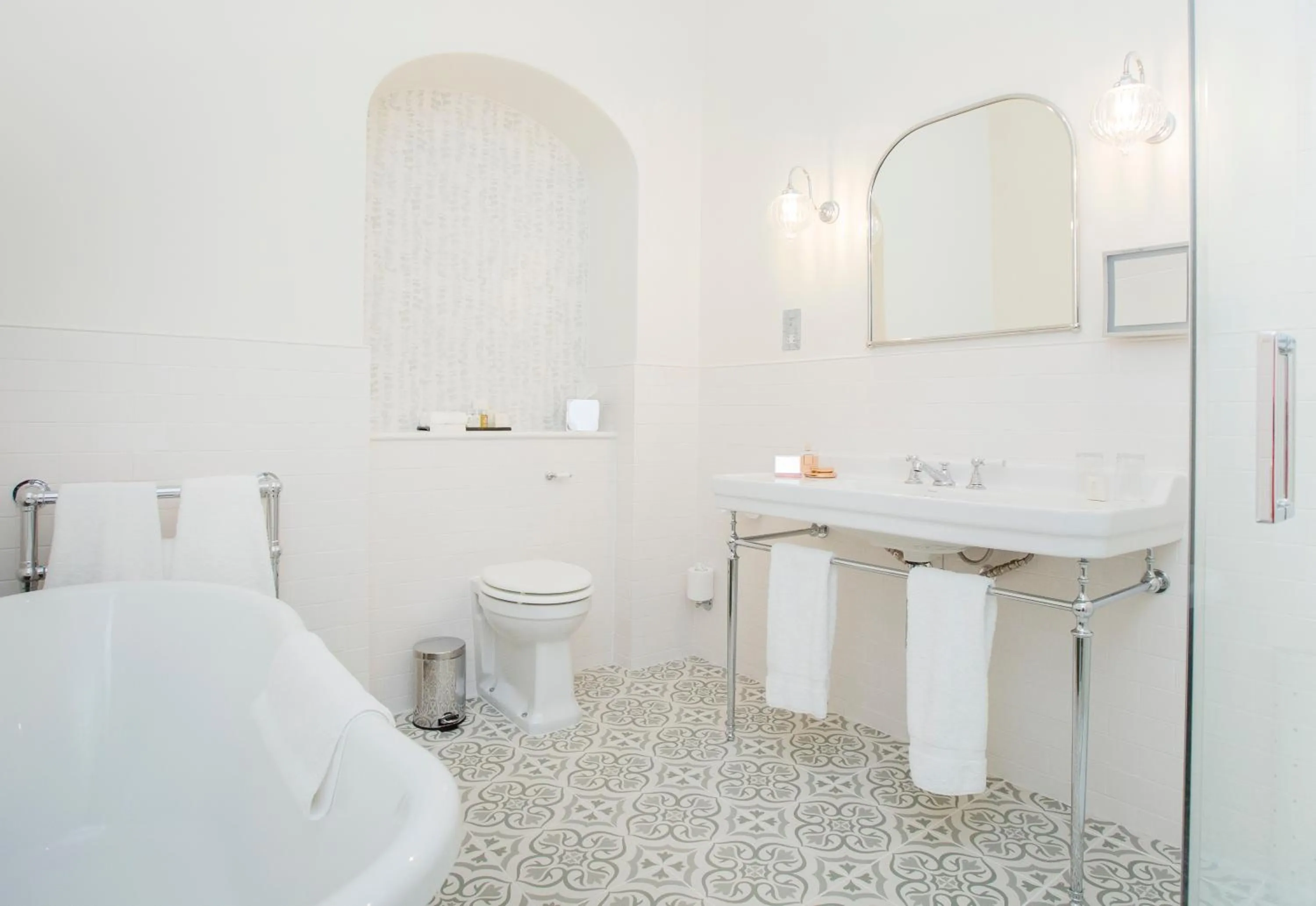 Bathroom in Lords Of The Manor