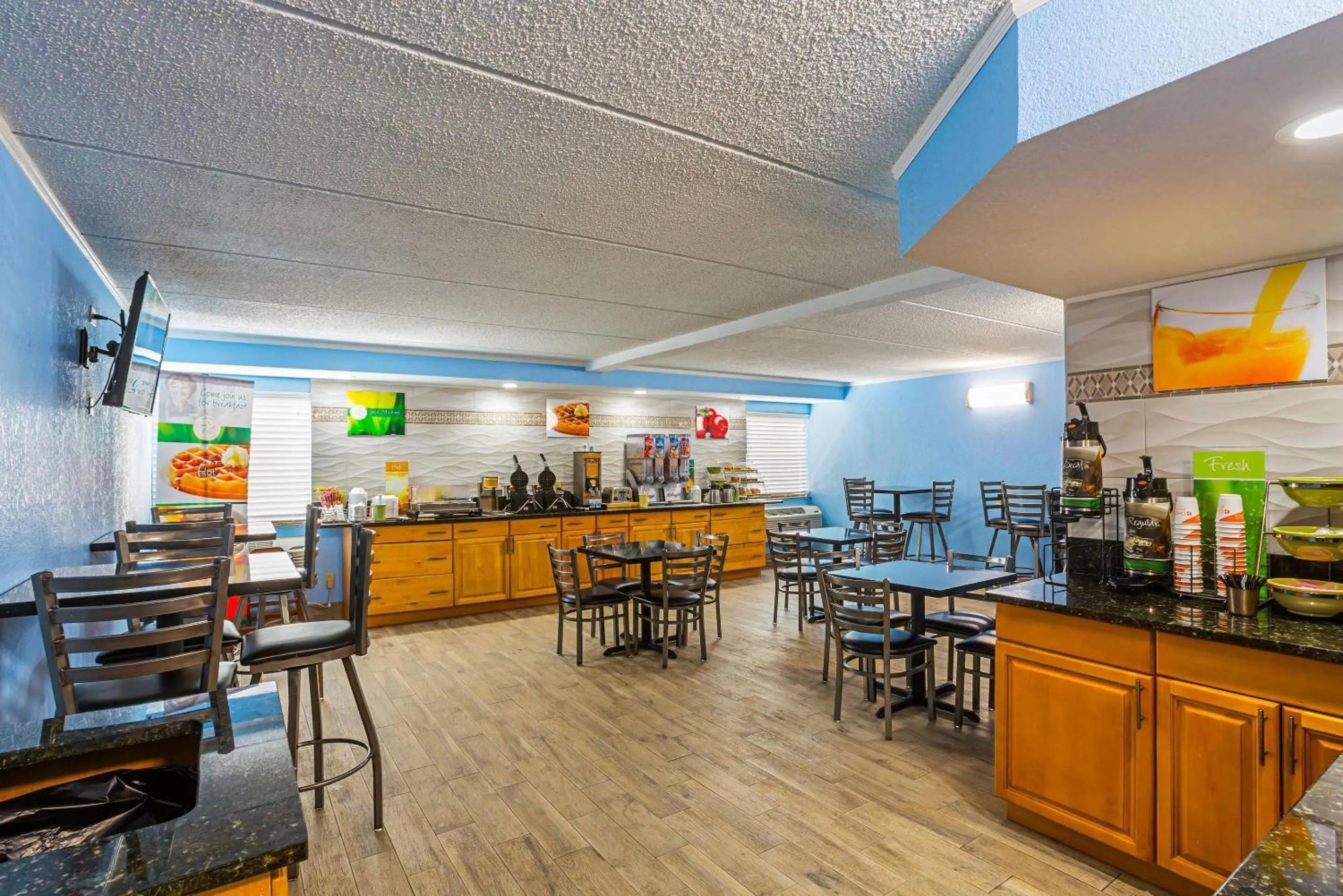 Breakfast in Quality Inn & Suites near Six Flags East