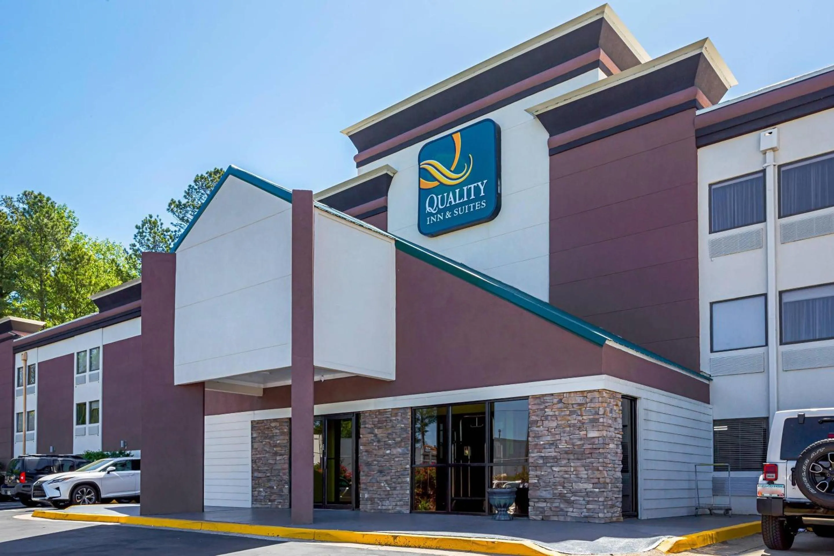 Property building in Quality Inn & Suites near Six Flags East