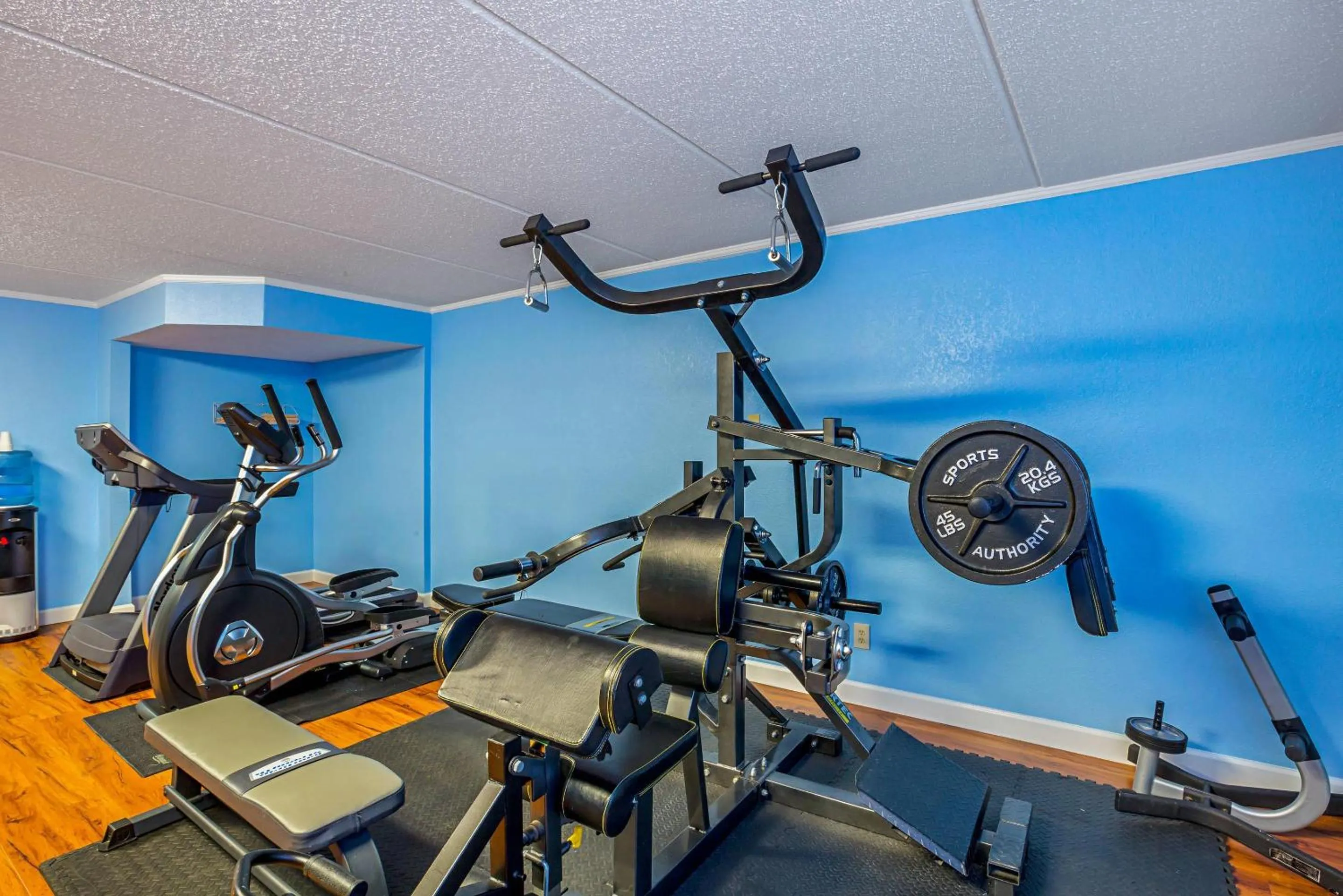 Fitness centre/facilities in Quality Inn & Suites near Six Flags East