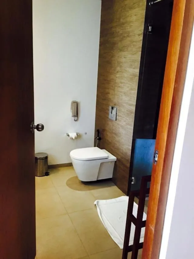 Toilet in Sunshine Resort & Spa Sigiriya