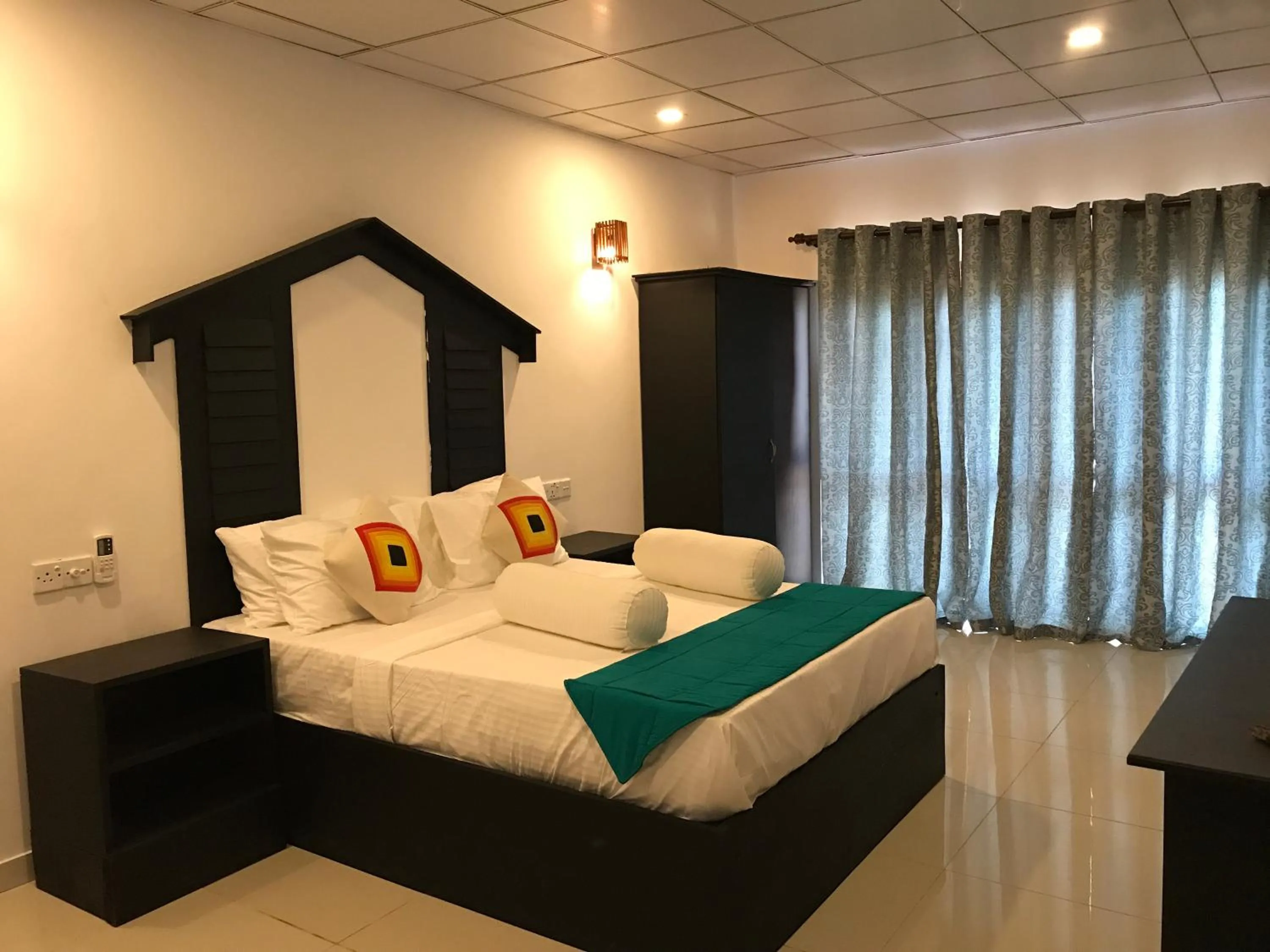 Bed in Sunshine Resort & Spa Sigiriya