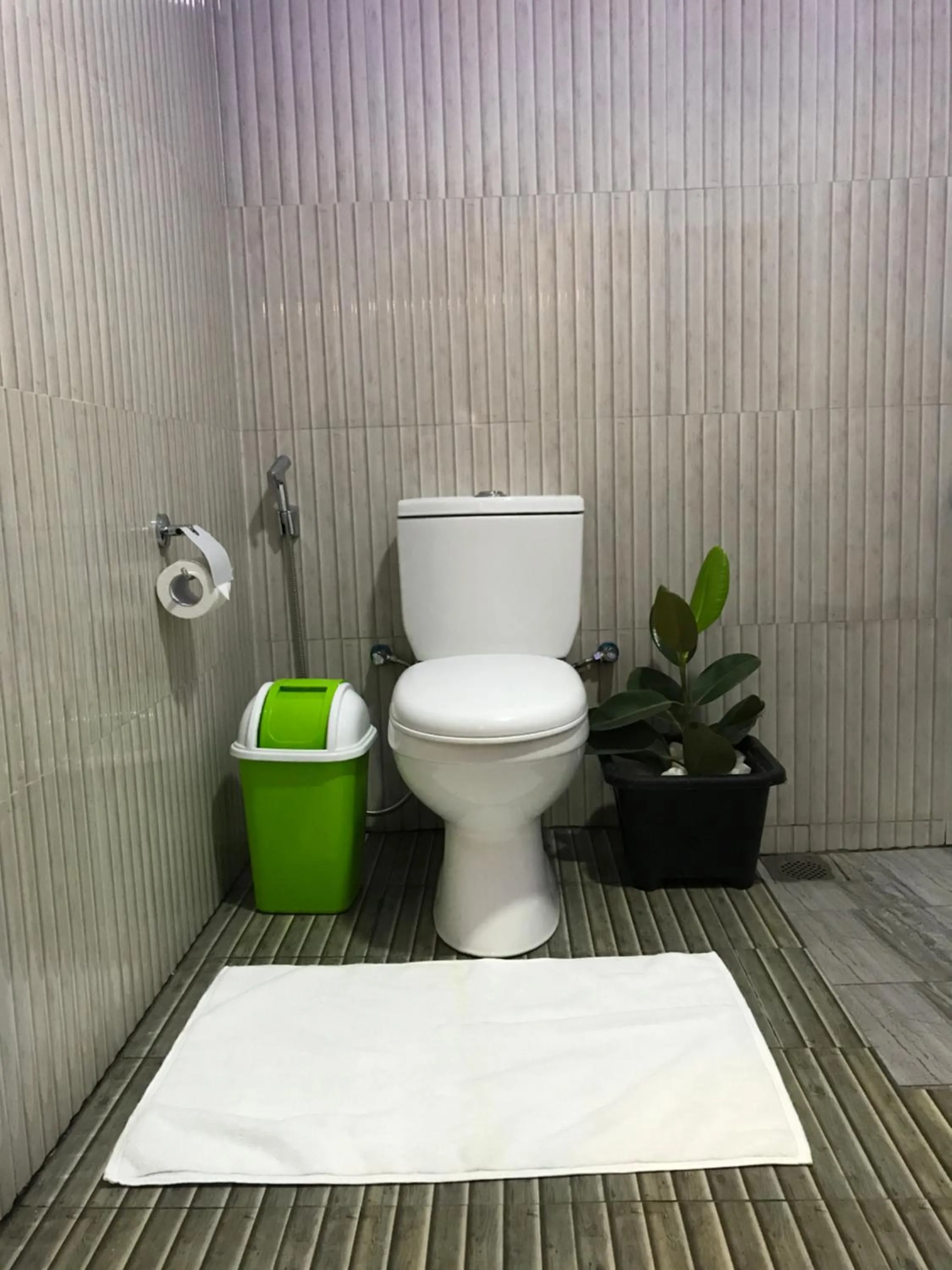 Toilet in Sunshine Resort & Spa Sigiriya