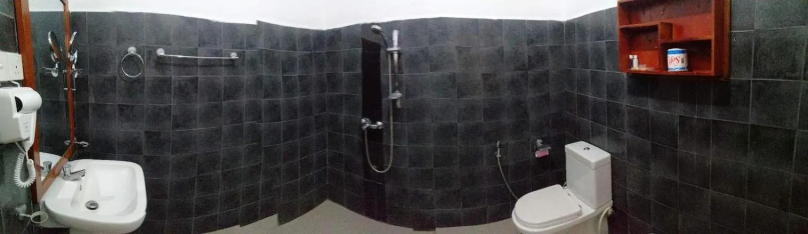 Shower in Sunshine Resort & Spa Sigiriya