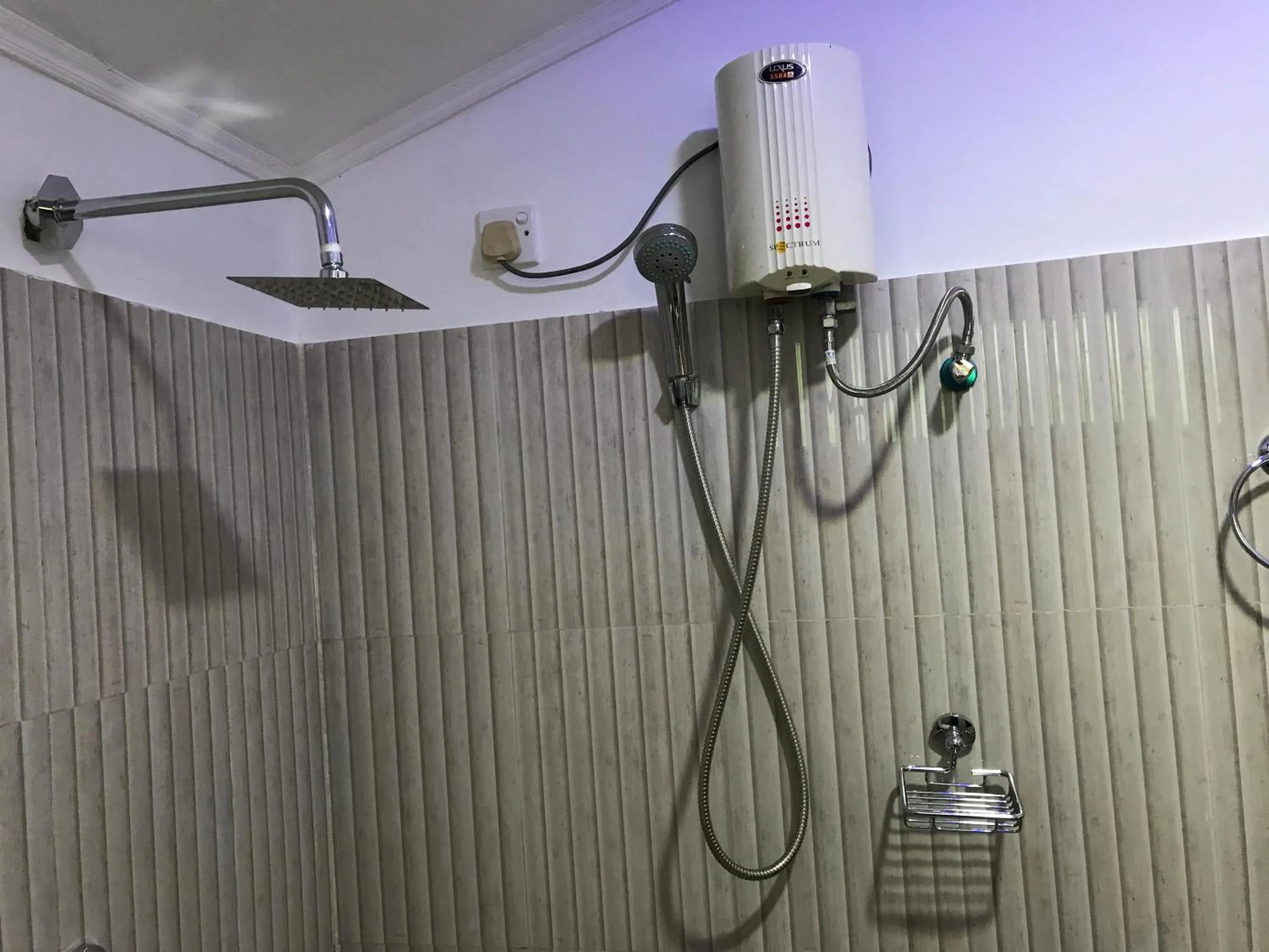 Shower in Sunshine Resort & Spa Sigiriya