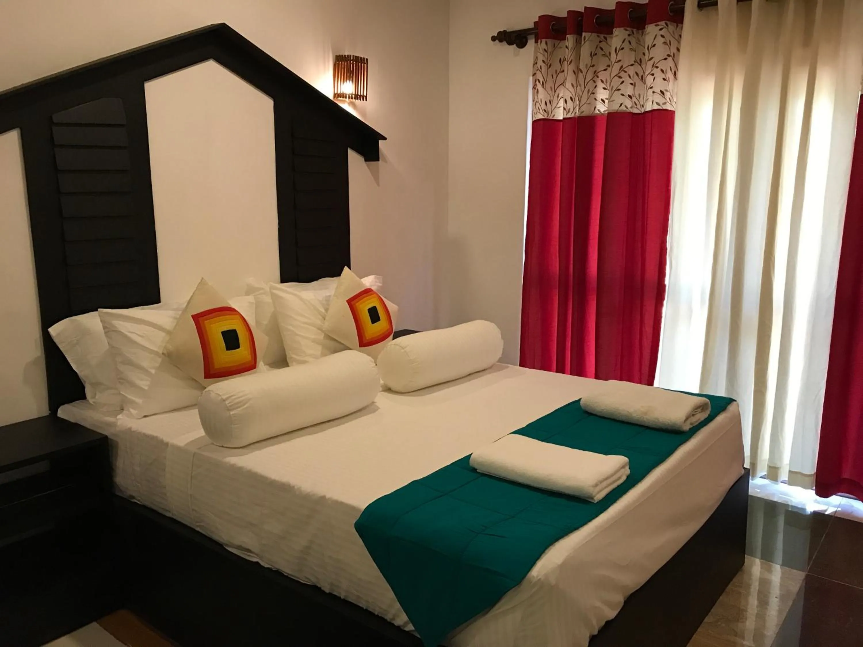 Bed in Sunshine Resort & Spa Sigiriya