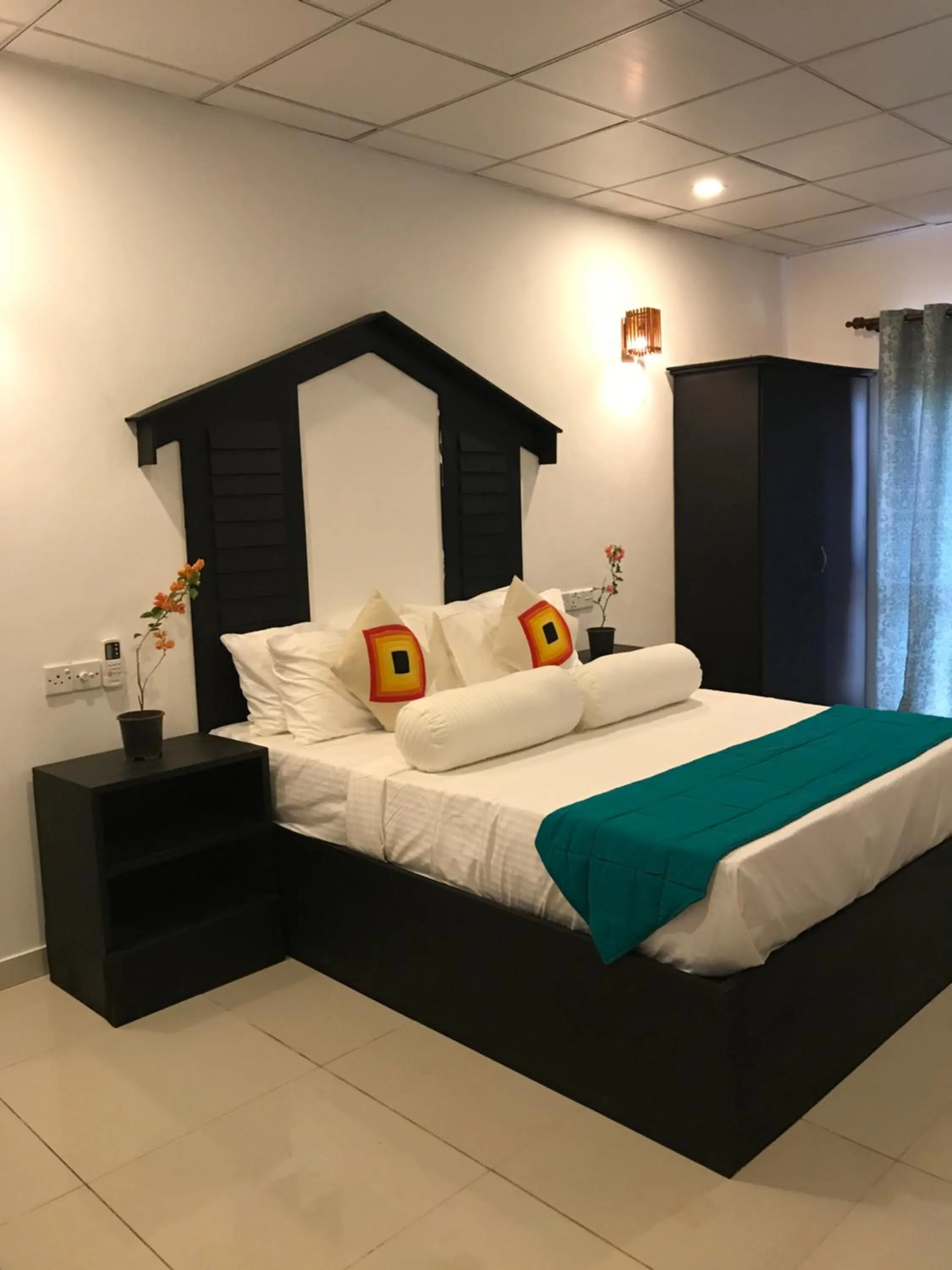 Bed in Sunshine Resort & Spa Sigiriya