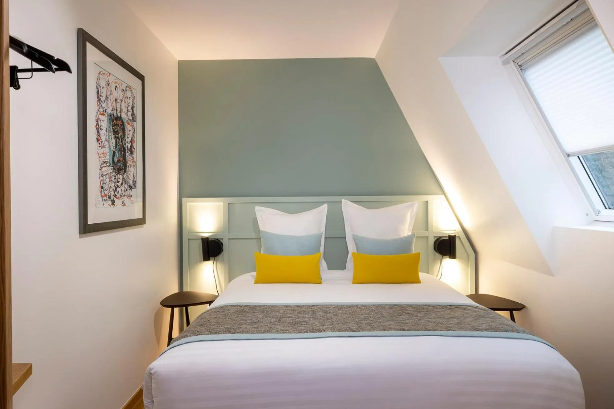 Bed in Hôtel Du Dragon