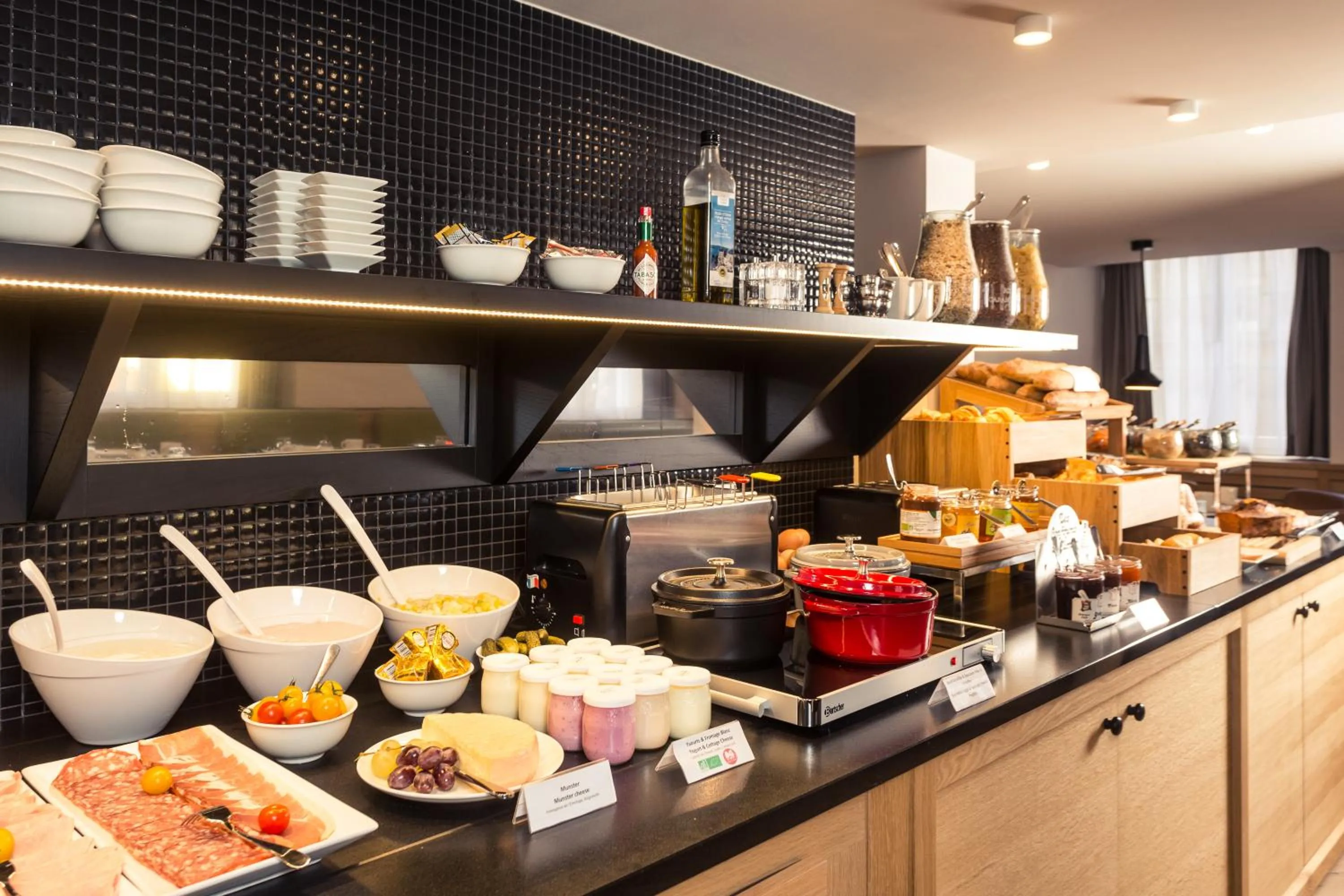 Food and drinks in Hôtel Du Dragon