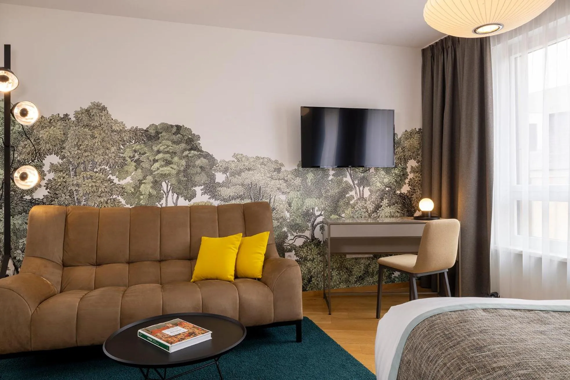 Seating area, Bed in Hôtel Du Dragon