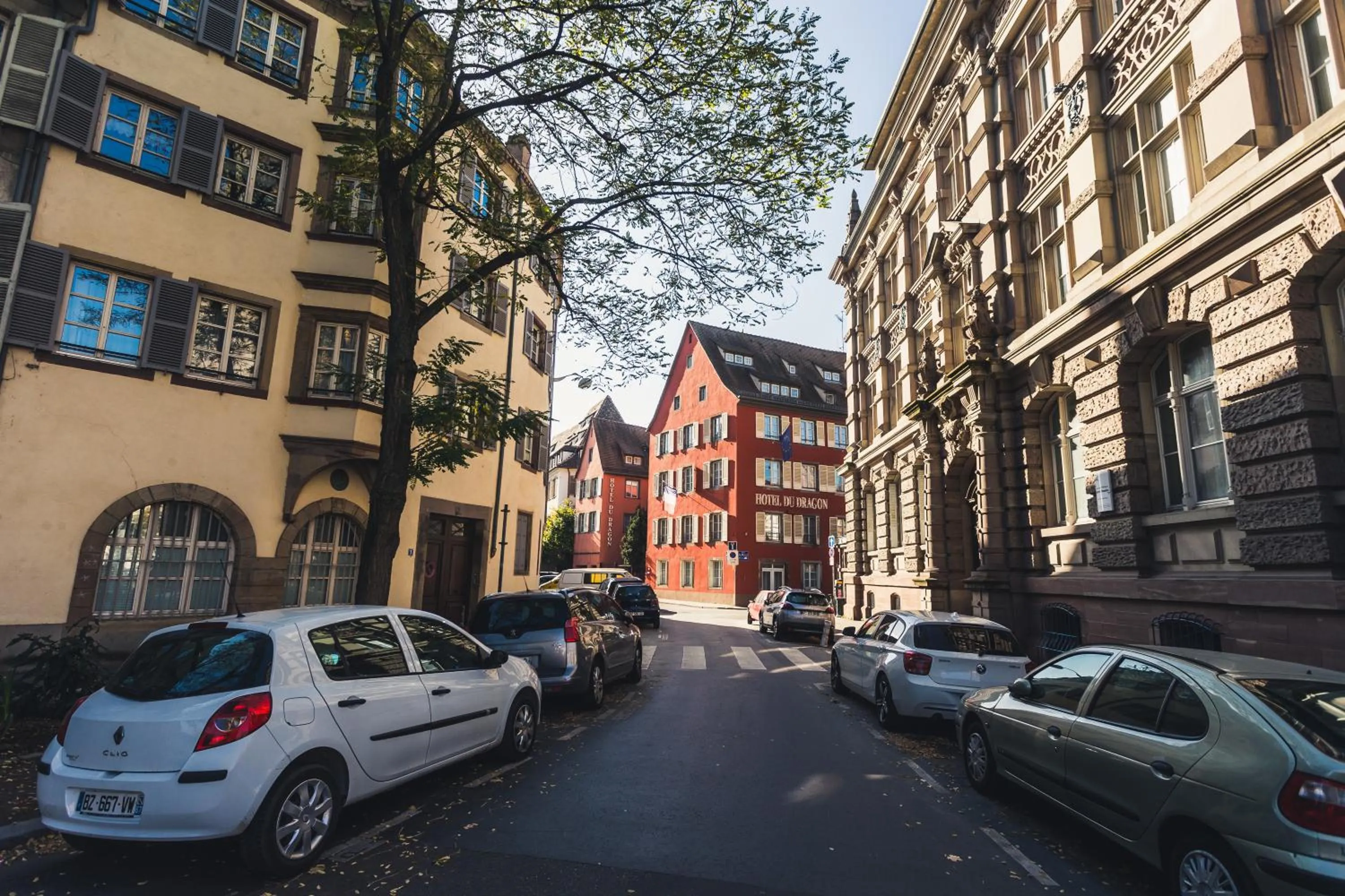 Property building in Hôtel Du Dragon