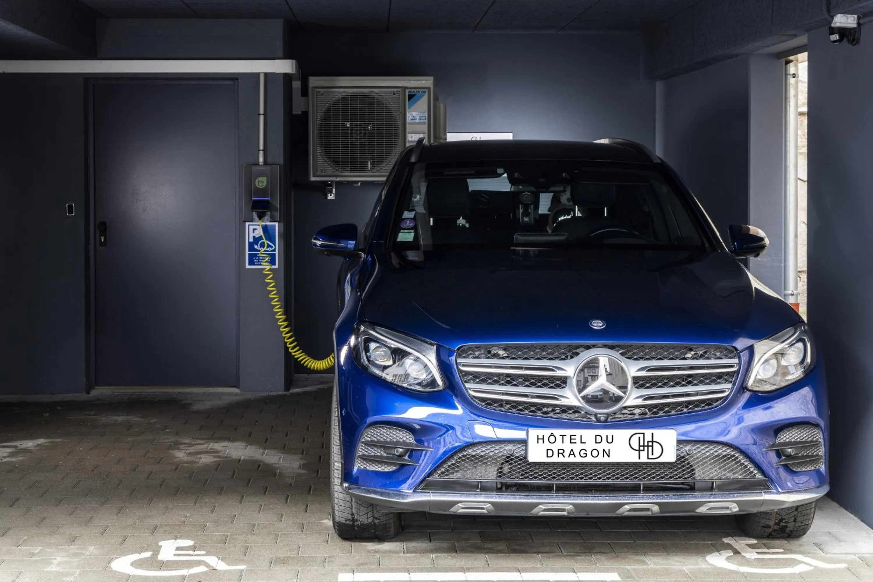 Parking in Hôtel Du Dragon