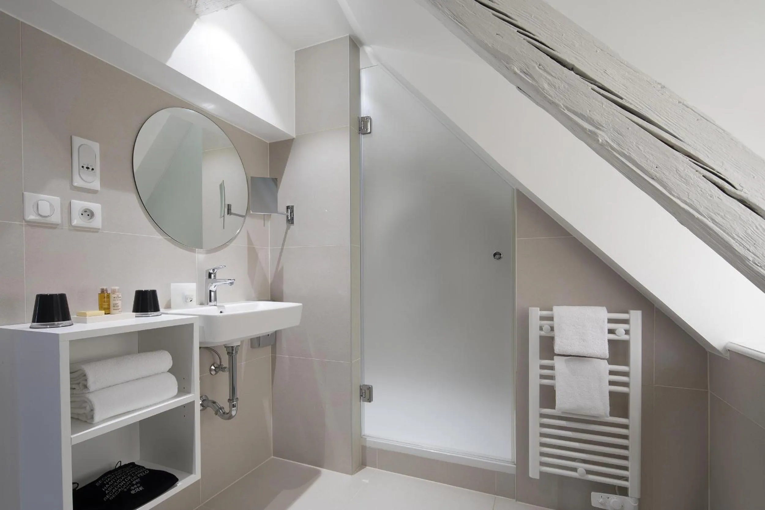 Bathroom in Hôtel Du Dragon