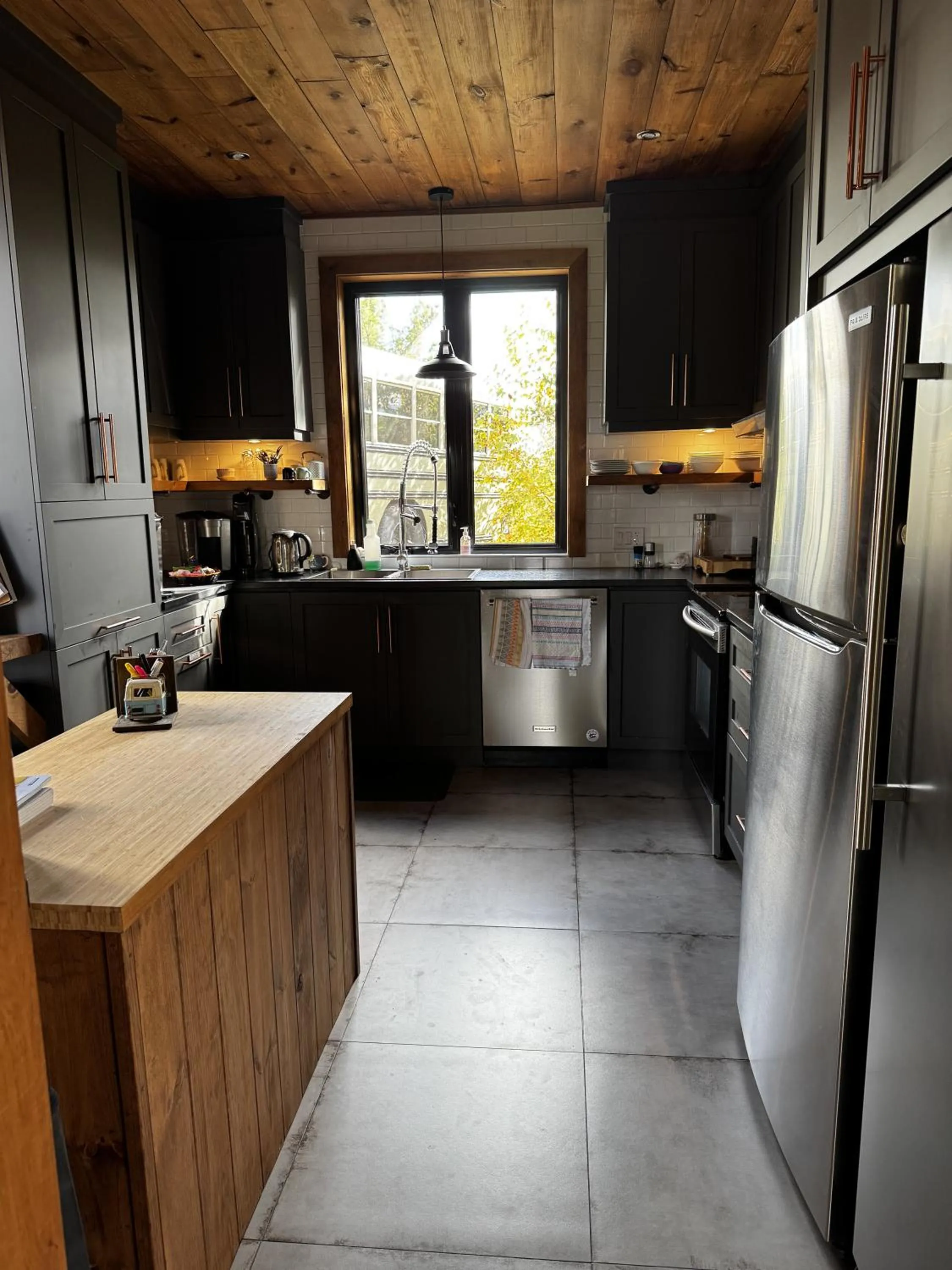 Communal kitchen in Gîte du Haut des Arbres