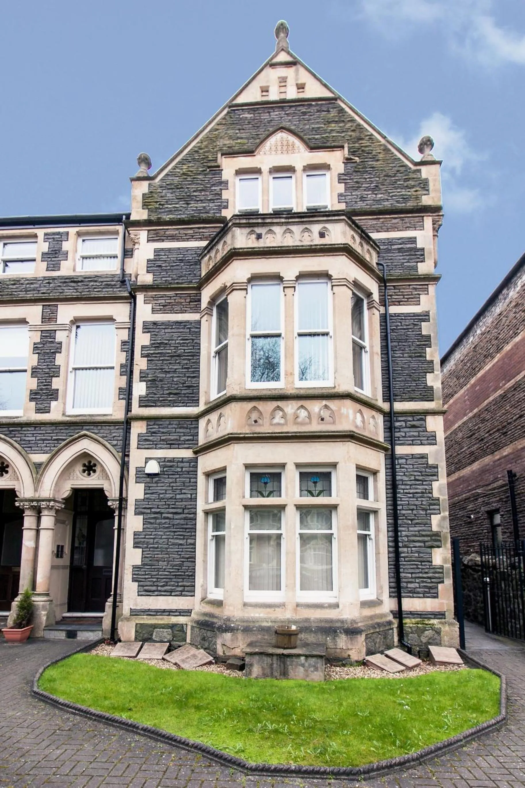 Property building in Cwrt Sofia