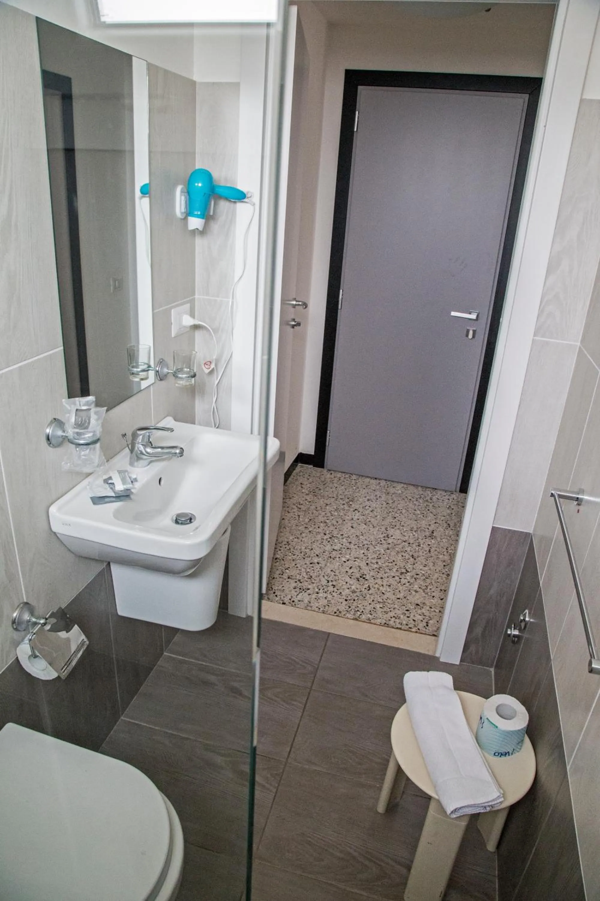 Shower in Hotel Hollywood