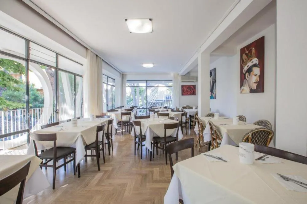 Restaurant/places to eat in Hotel Hollywood