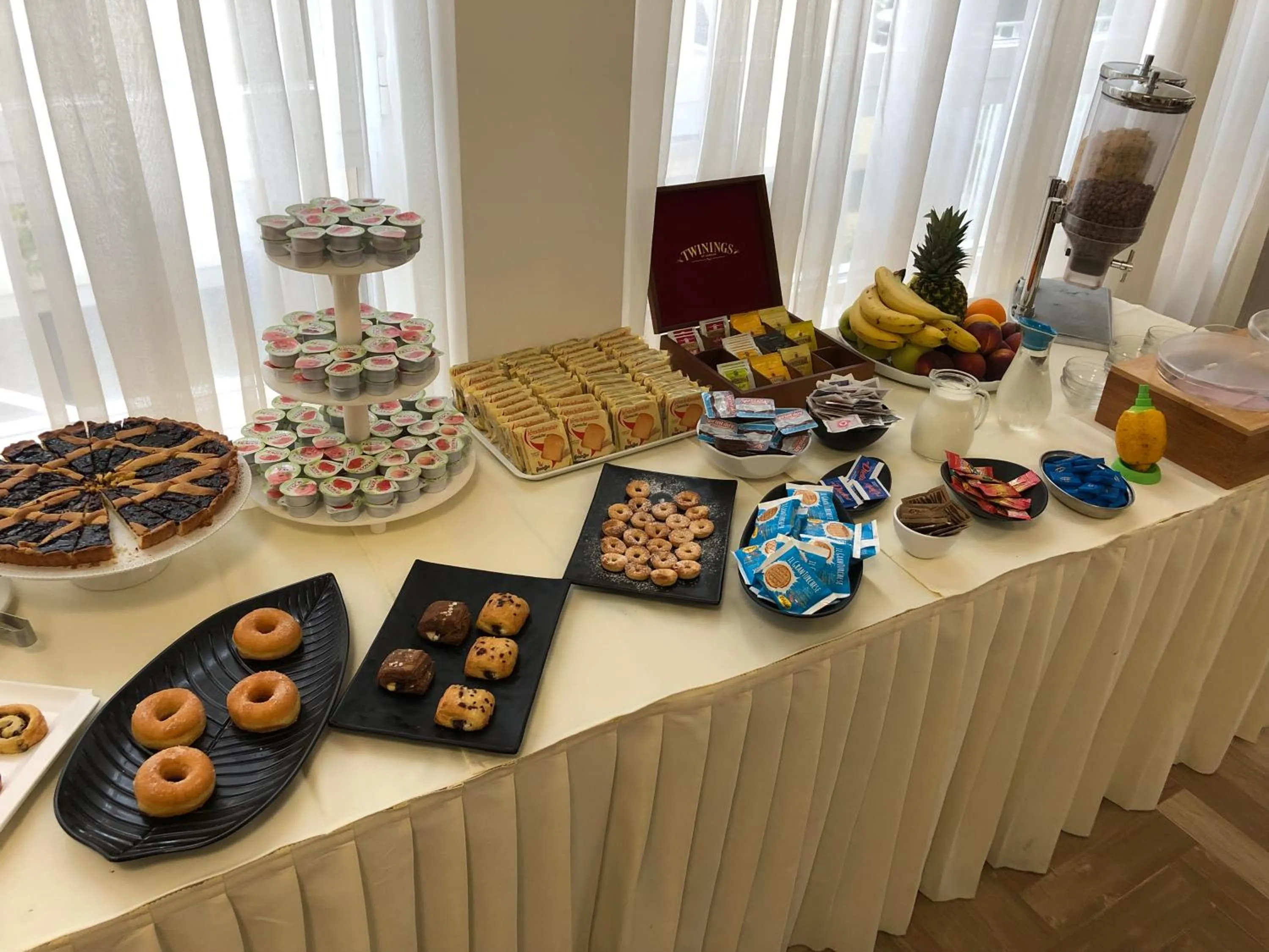 Buffet breakfast in Hotel Hollywood