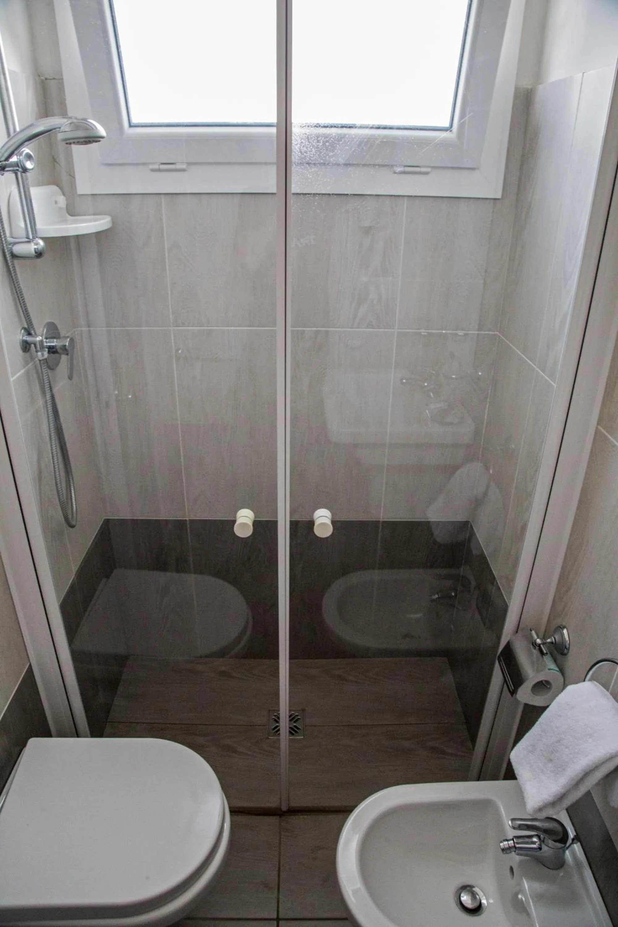 Shower in Hotel Hollywood