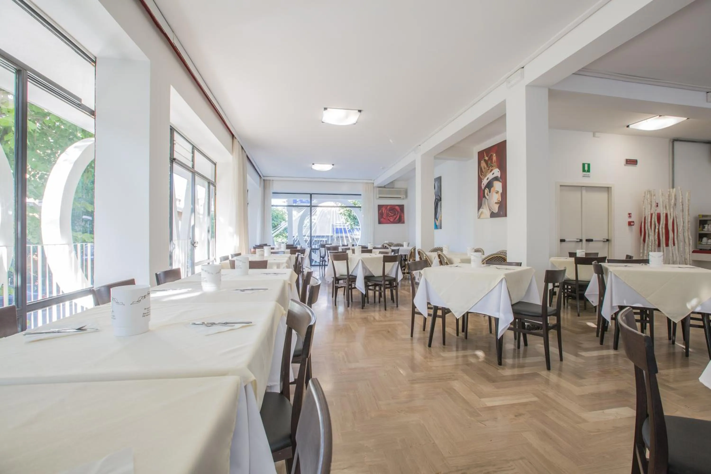 Restaurant/places to eat in Hotel Hollywood