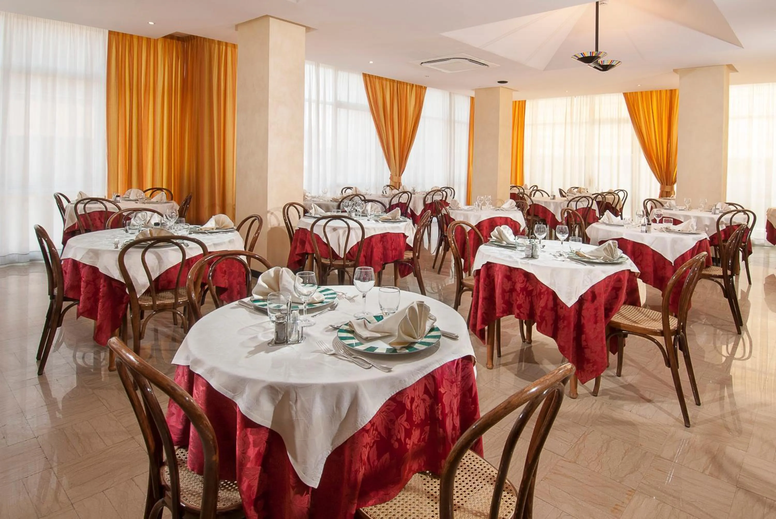 Restaurant/places to eat in Hotel Helios