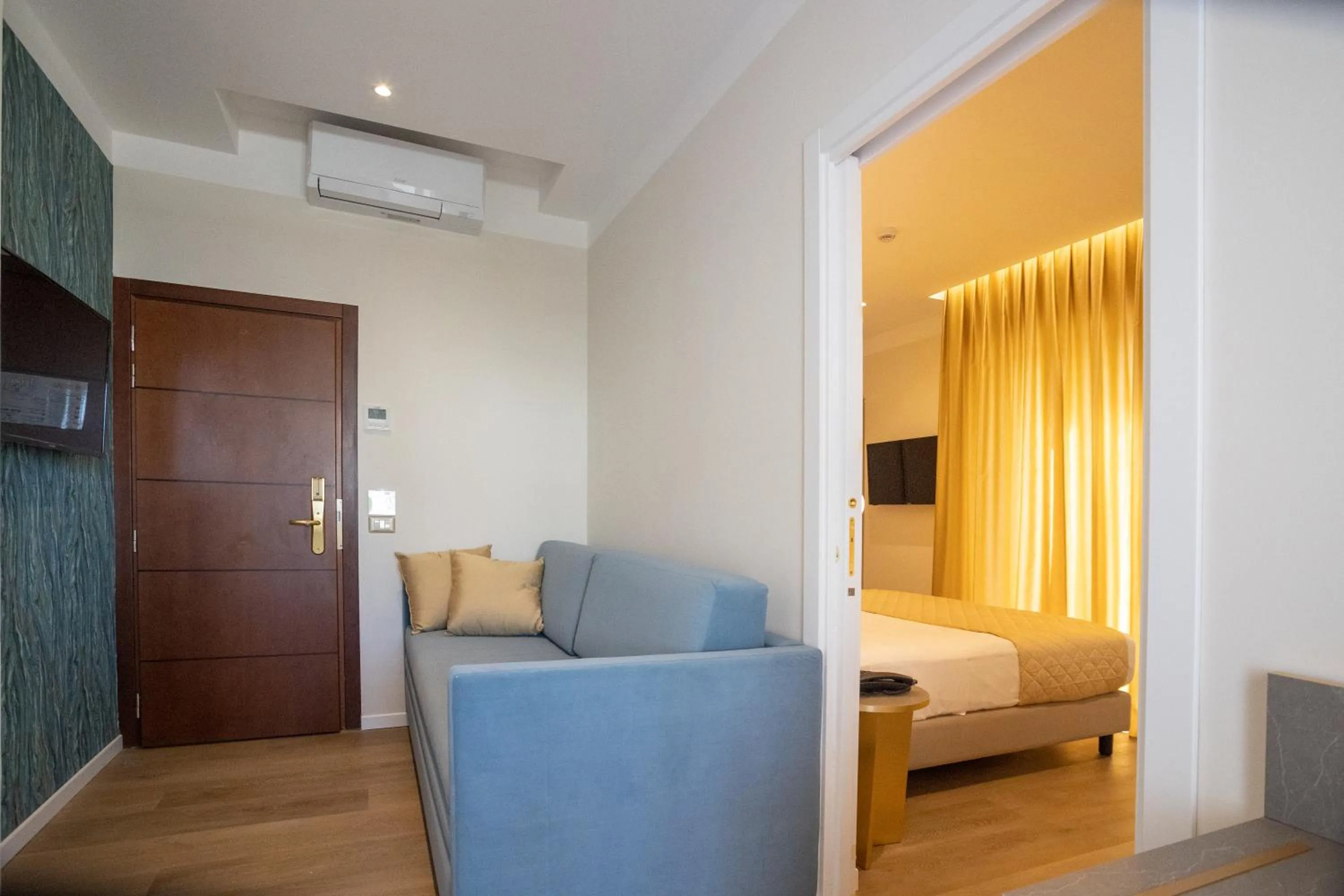 TV and multimedia, Bed in Hotel Helios