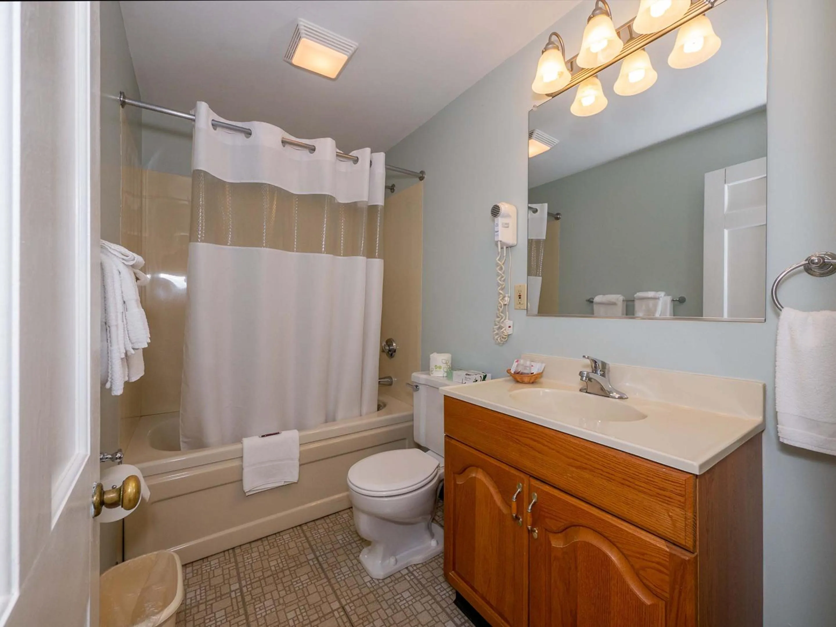 Bathroom in Sea Latch Inn