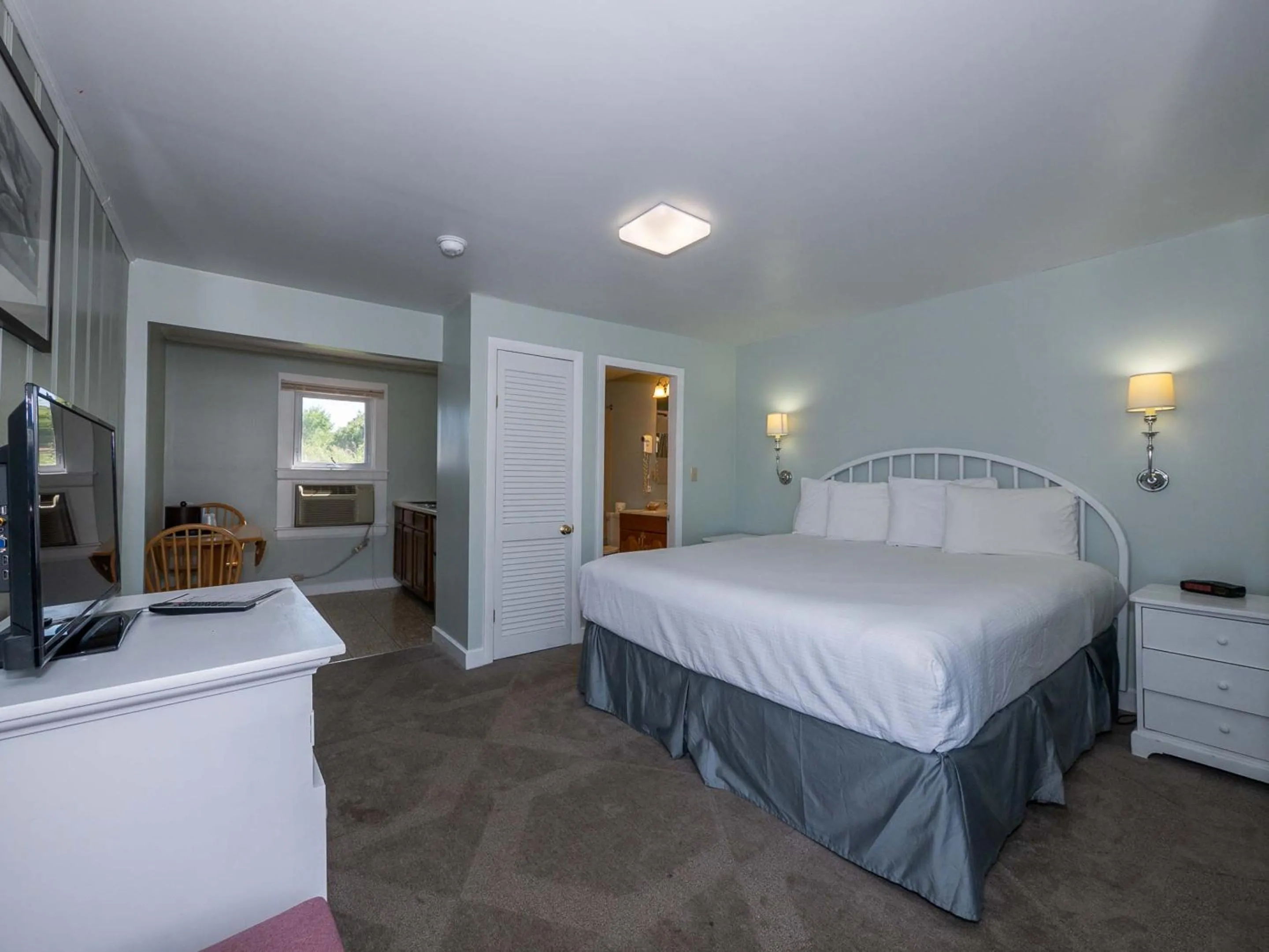 Bed in Sea Latch Inn