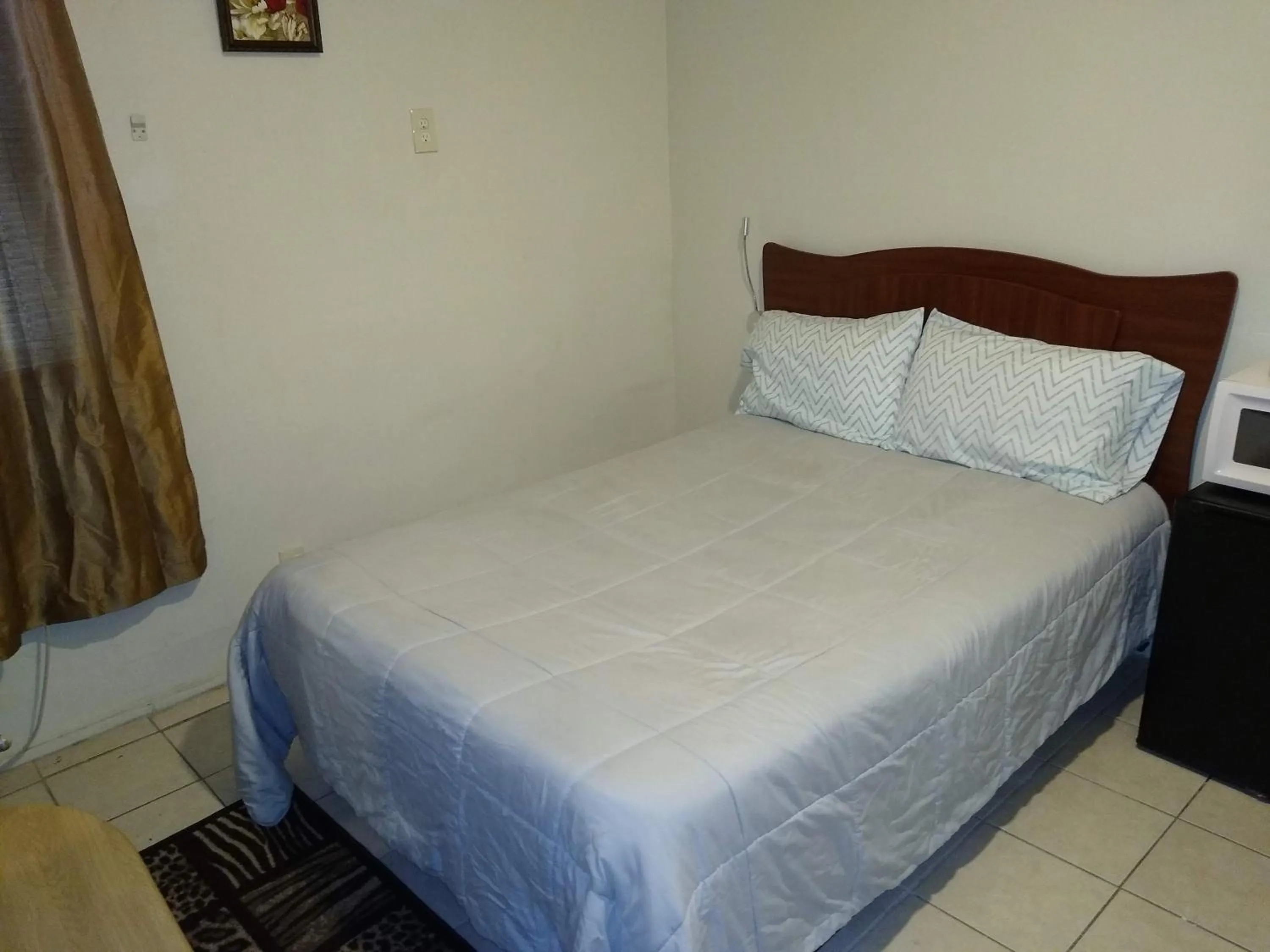 Bed in Two Bedroom Apartment - North East Bronx