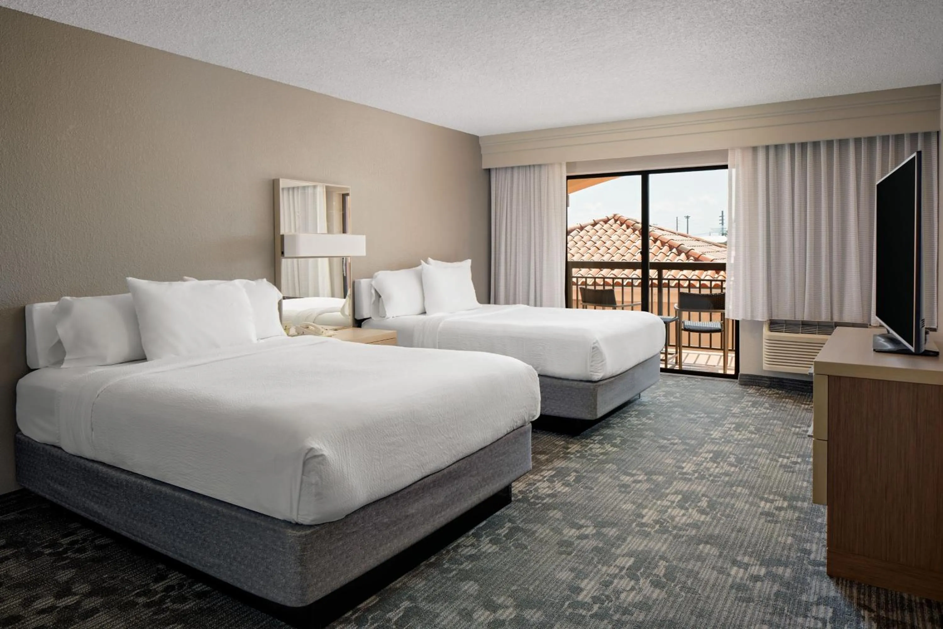 Bedroom, Bed in Courtyard by Marriott Key West Waterfront