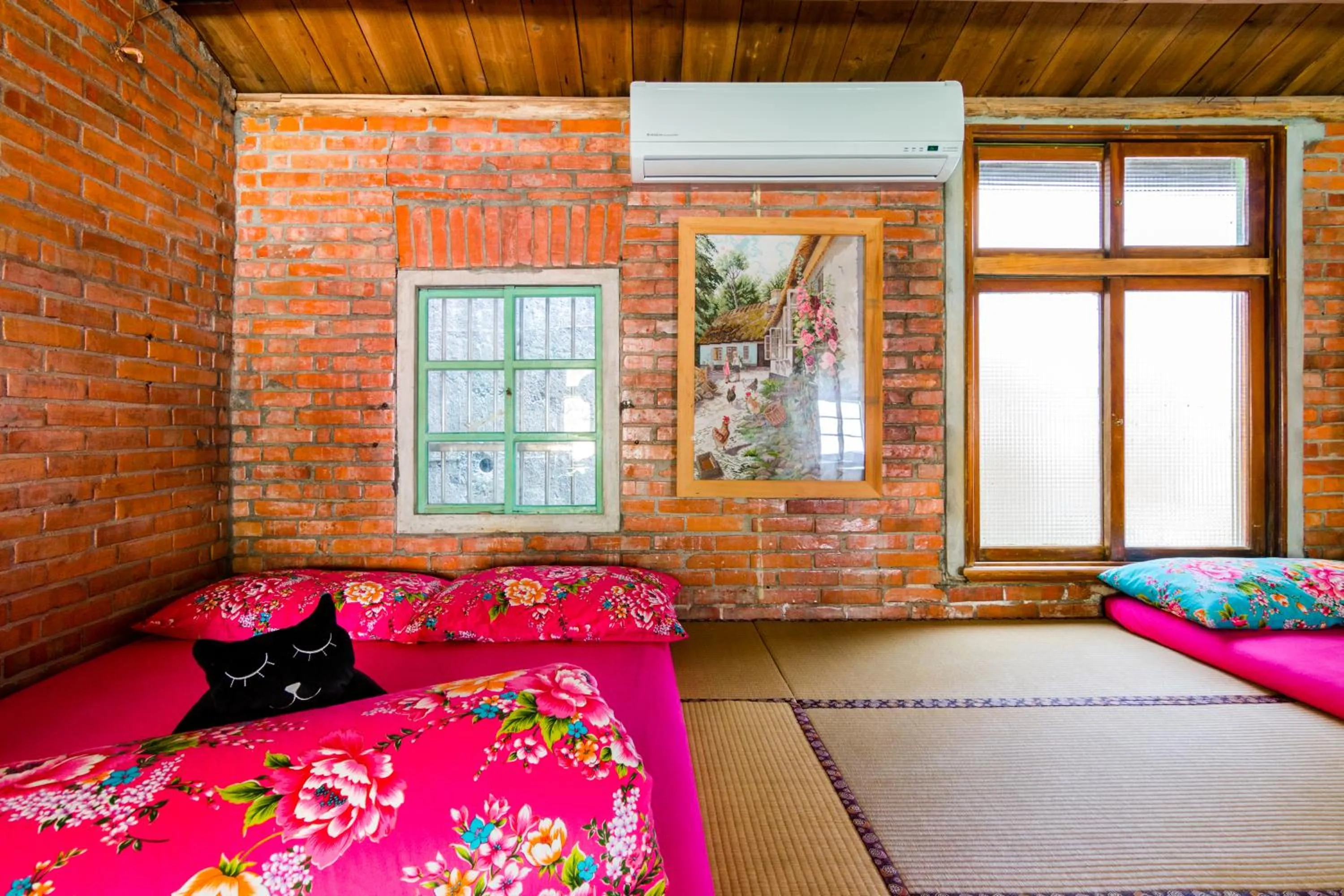 bunk bed, Bed in Lungta BnB