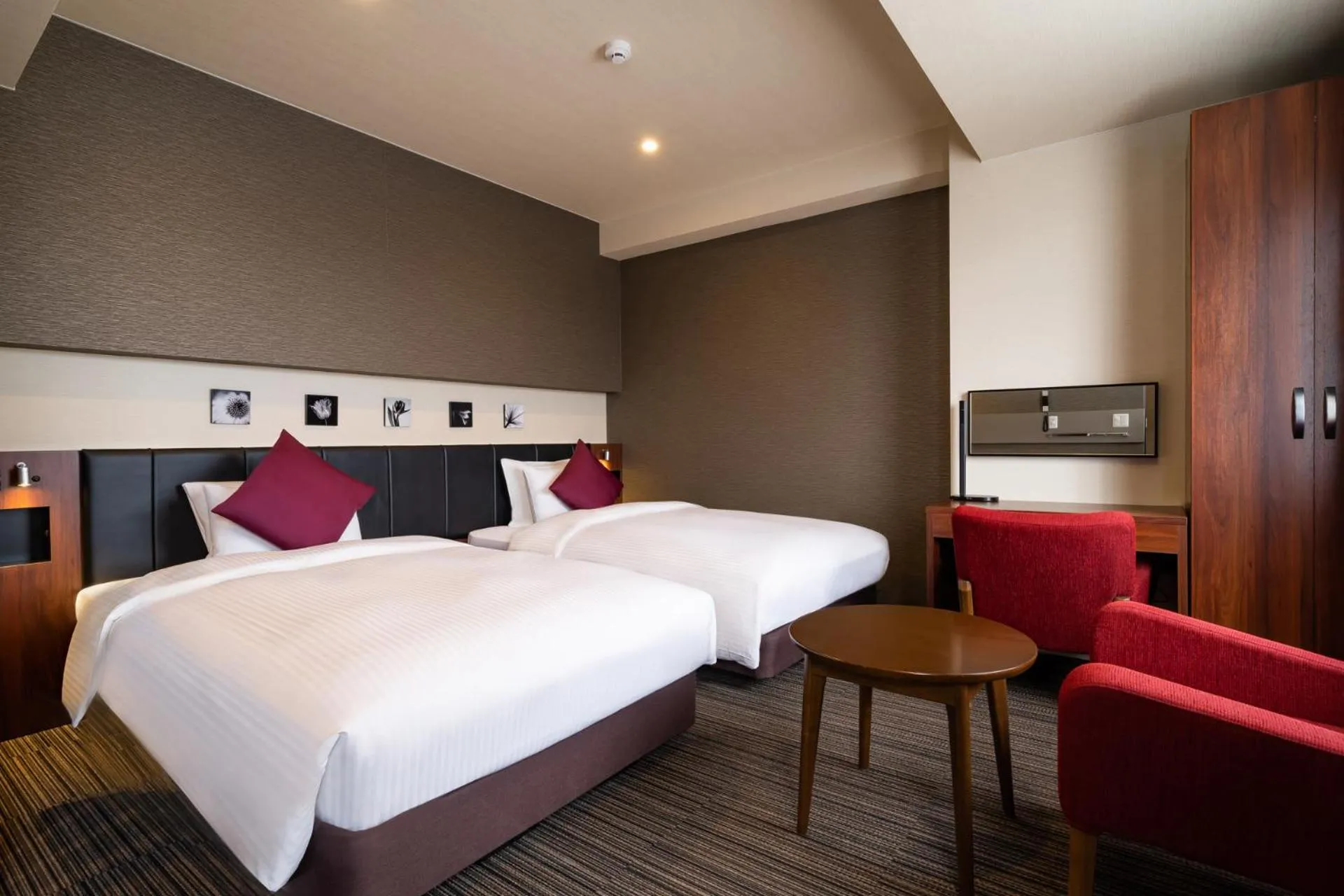 Photo of the whole room, Bed in Goi Grand Hotel