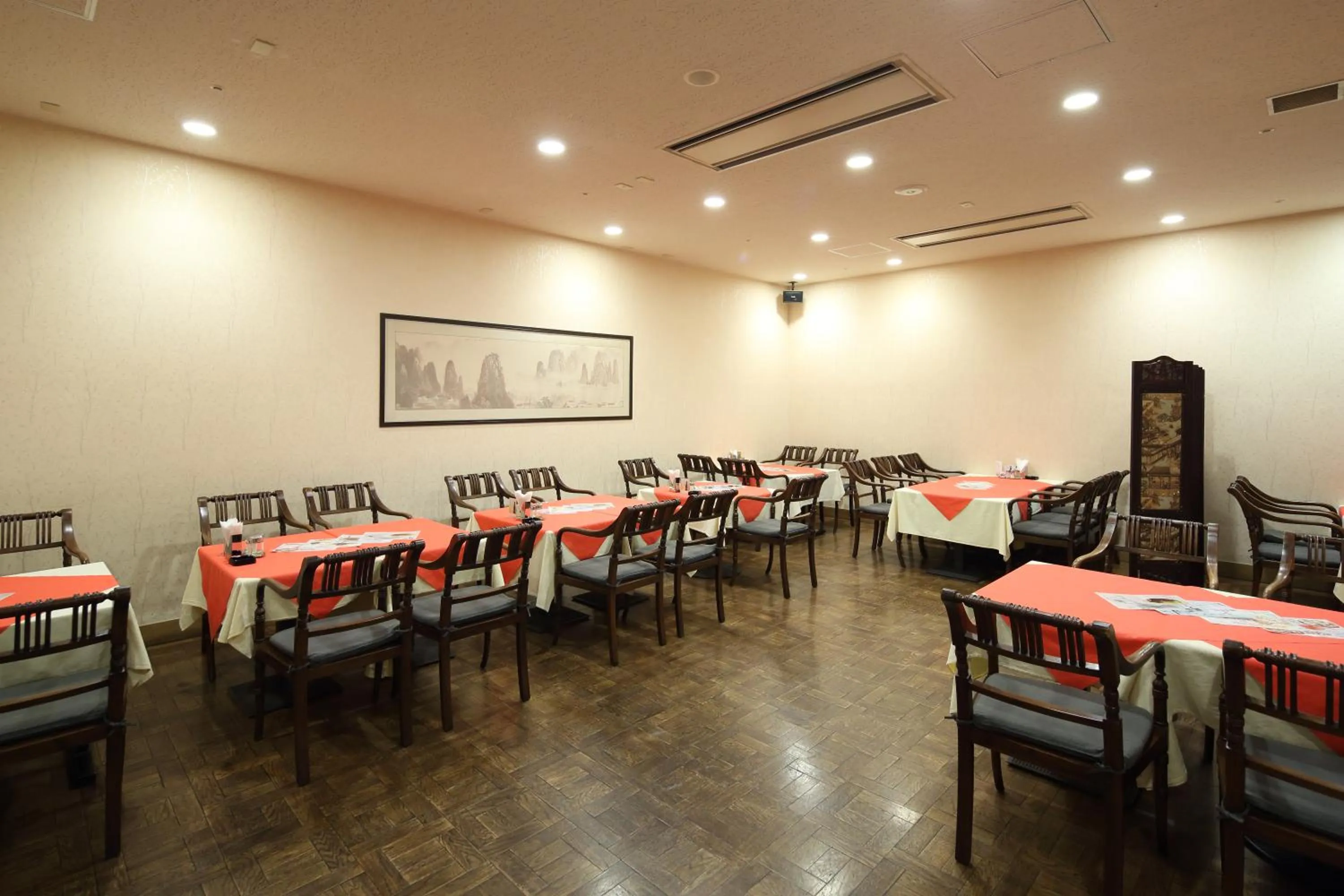 Restaurant/places to eat in Goi Grand Hotel