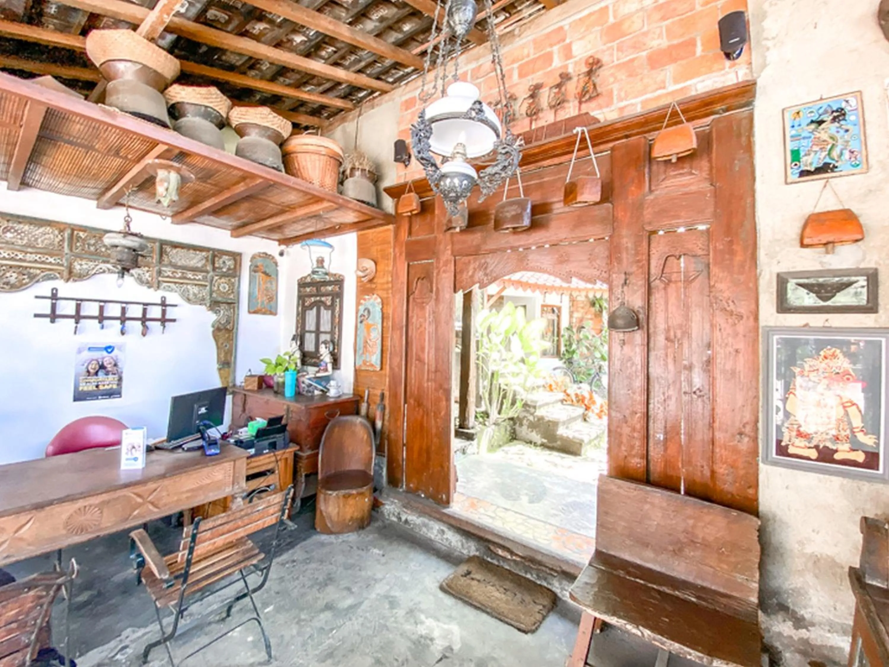 Lobby or reception in Griya Gribig Guest House Mitra RedDoorz