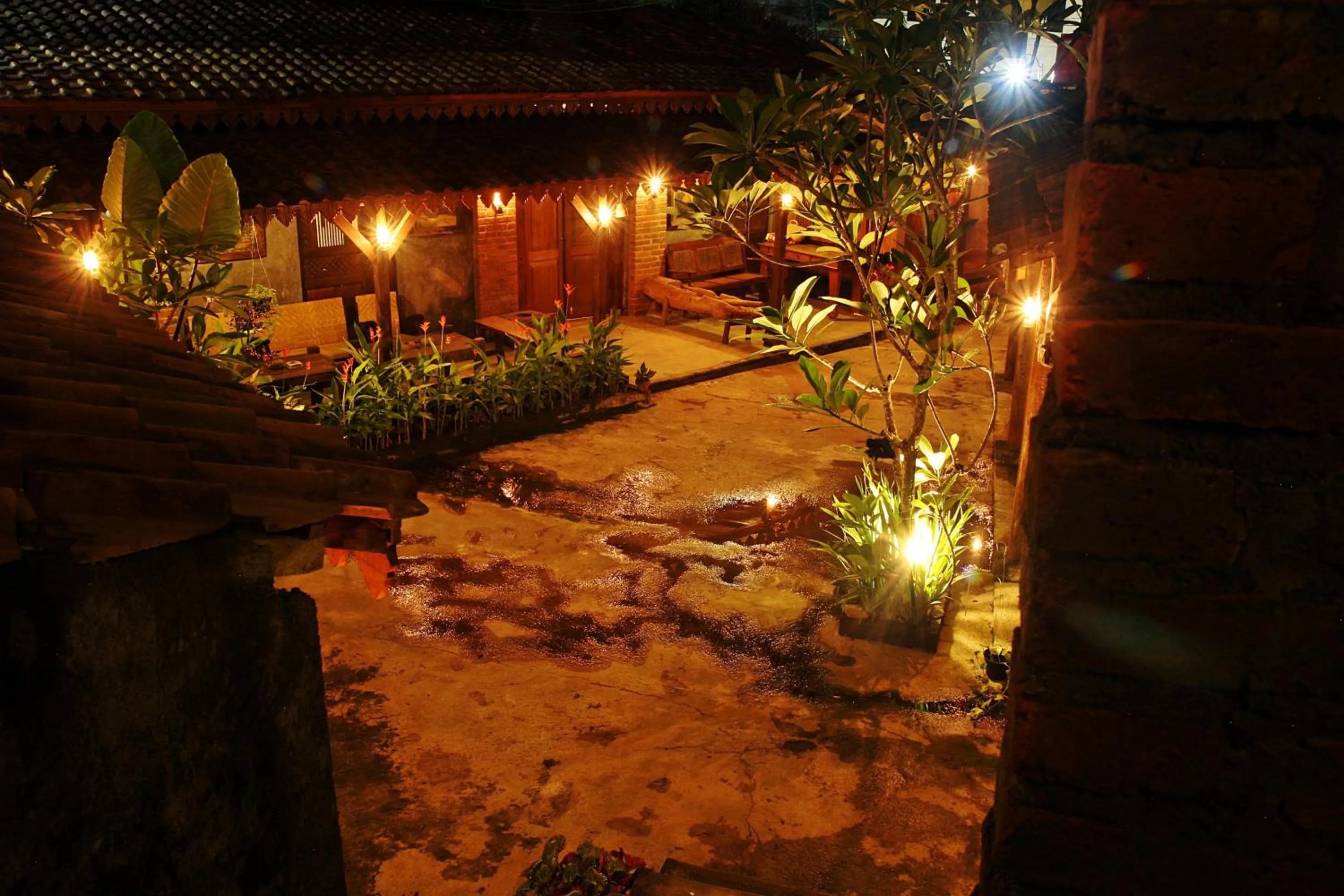 Garden in Griya Gribig Guest House Mitra RedDoorz