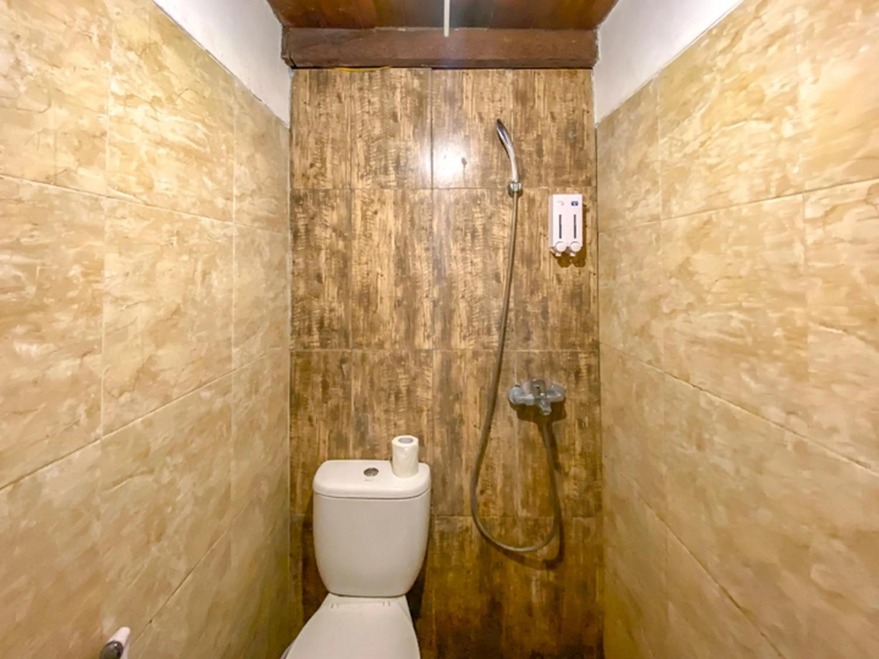 Bathroom in Griya Gribig Guest House Mitra RedDoorz