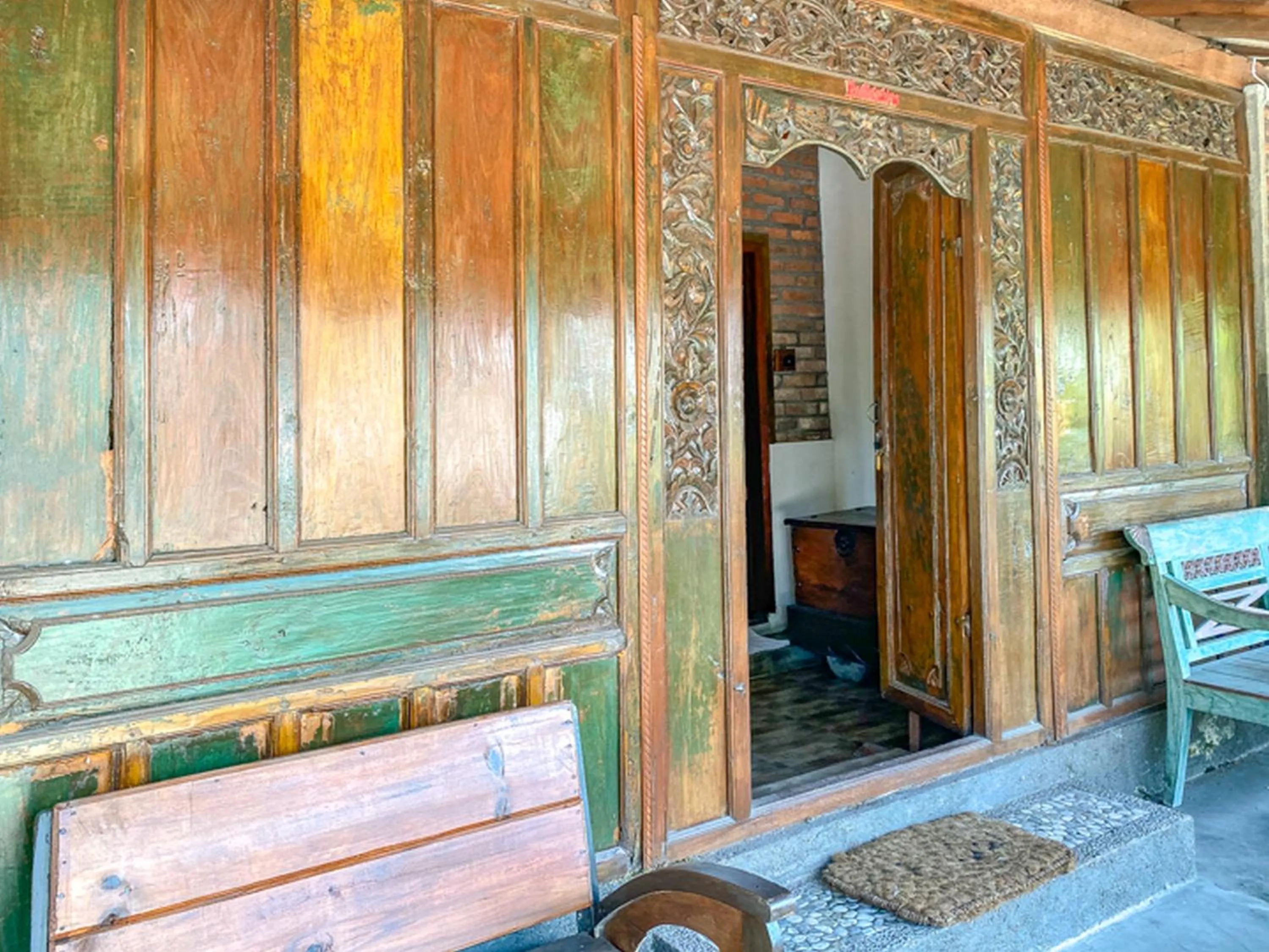 Seating area in Griya Gribig Guest House Mitra RedDoorz