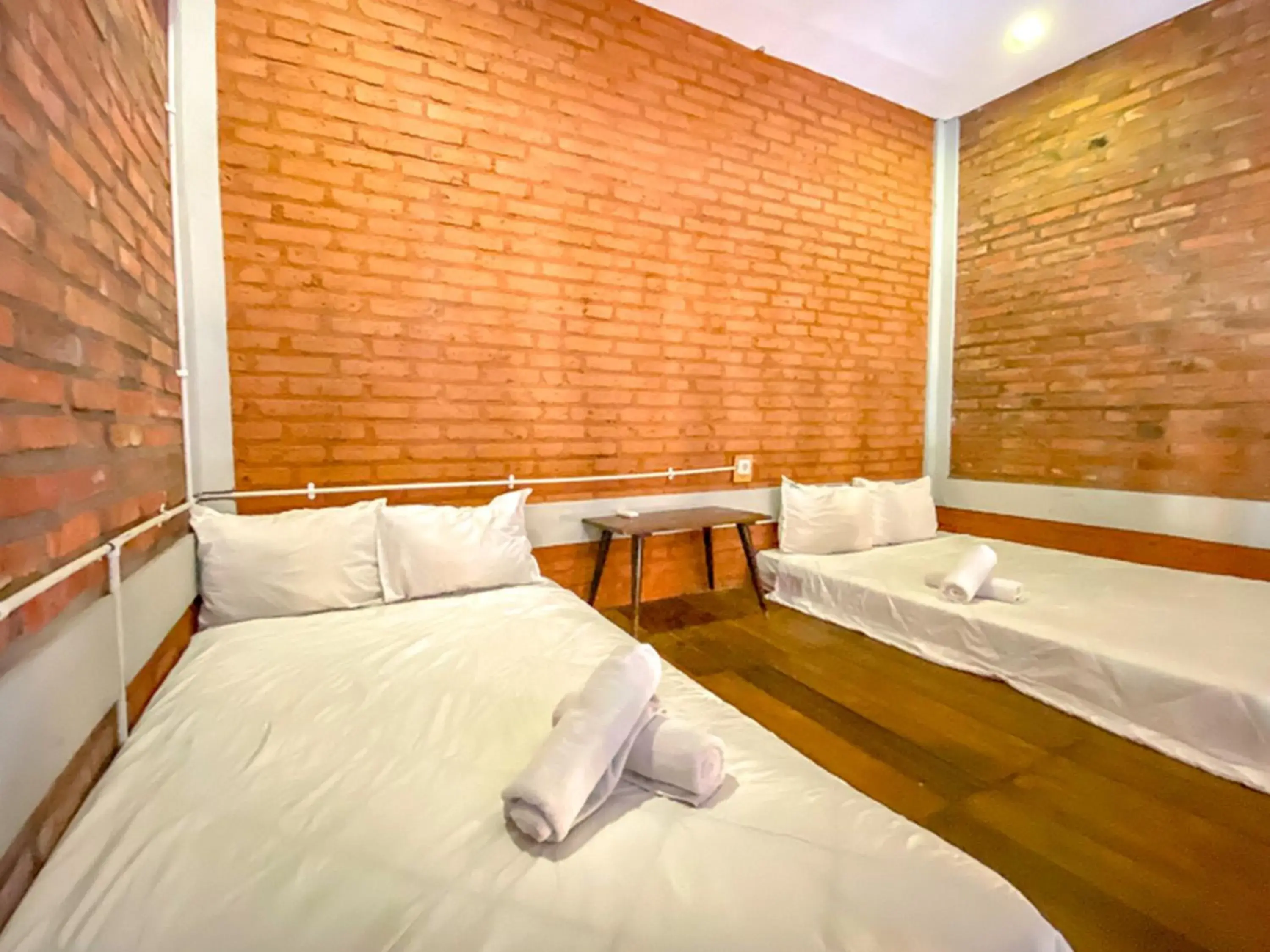 Family Room in Griya Gribig Guest House Mitra RedDoorz Family Room in Griya Gribig Guest House Mitra RedDoorz