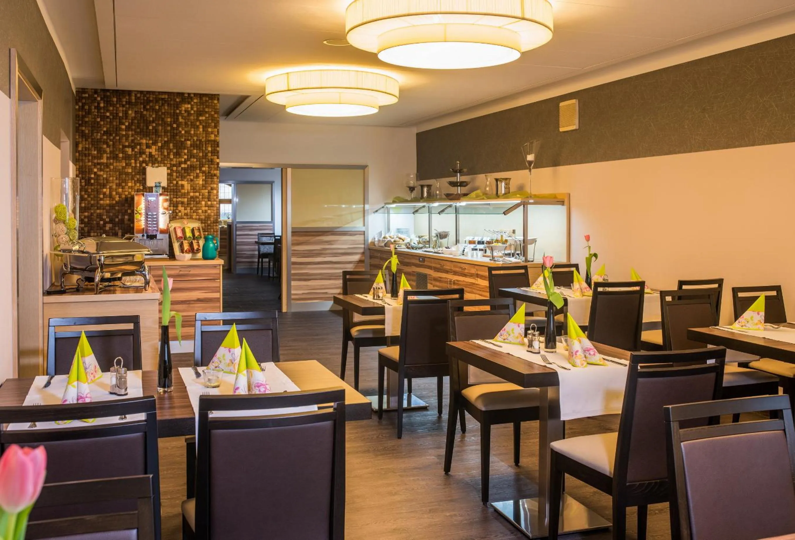 Restaurant/places to eat in B&S Hotel Am Bachhaus