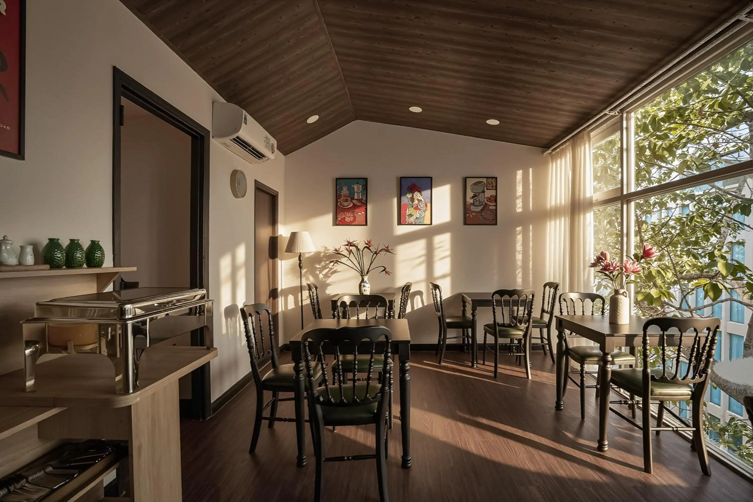 Restaurant/places to eat in The Passion Suites Hotel & Spa