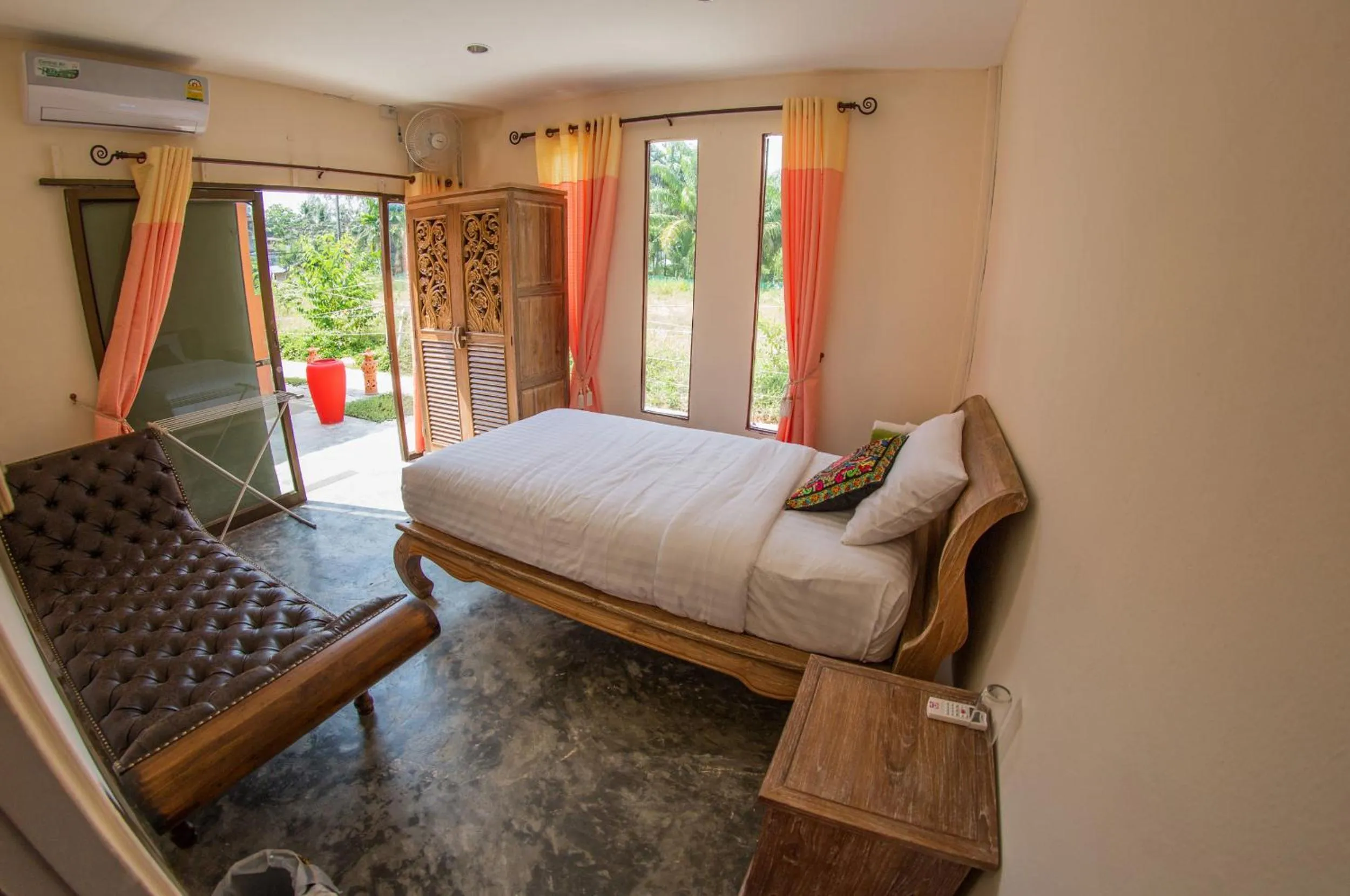 Bed in El Greco Bungalows Koh Lanta