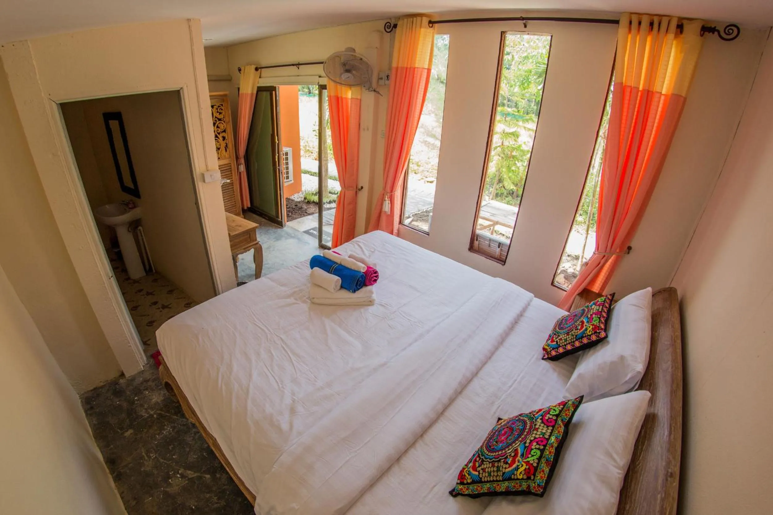 Bed in El Greco Bungalows Koh Lanta