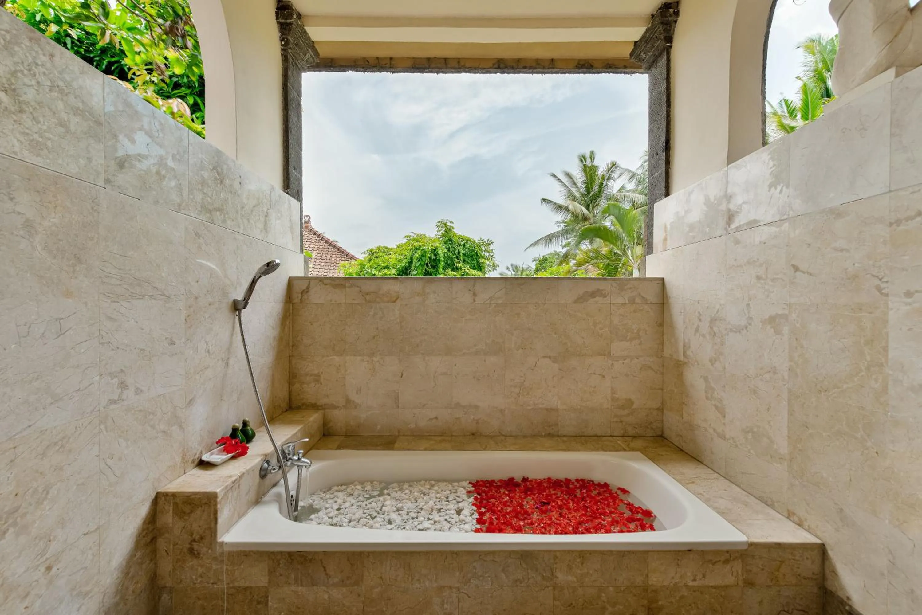 Bath in Kebun Indah Ubud