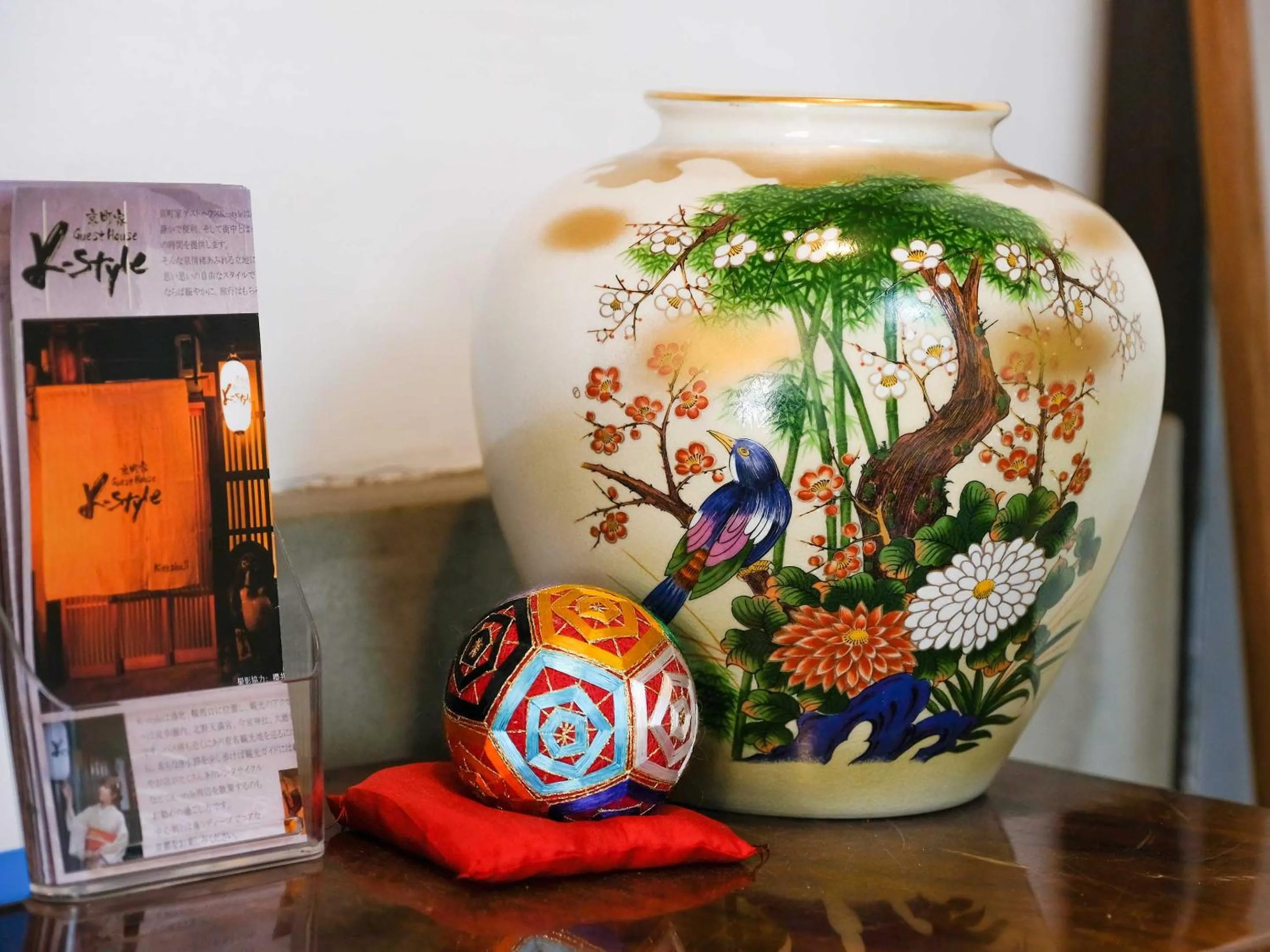 Decorative detail in K-style kinkakuji