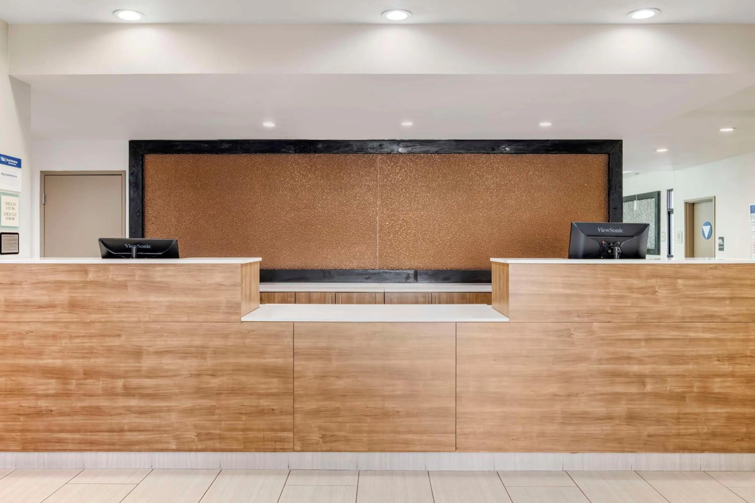 Lobby or reception in Best Western Carlsbad by the Sea