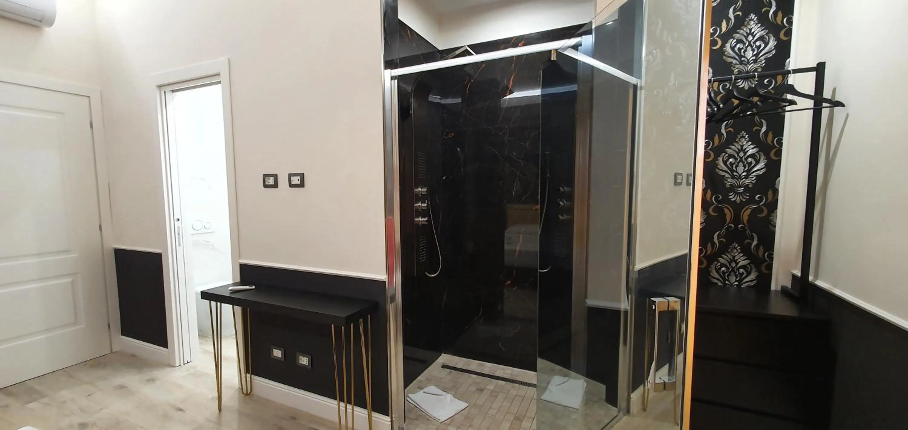 Shower in Rome Aparts